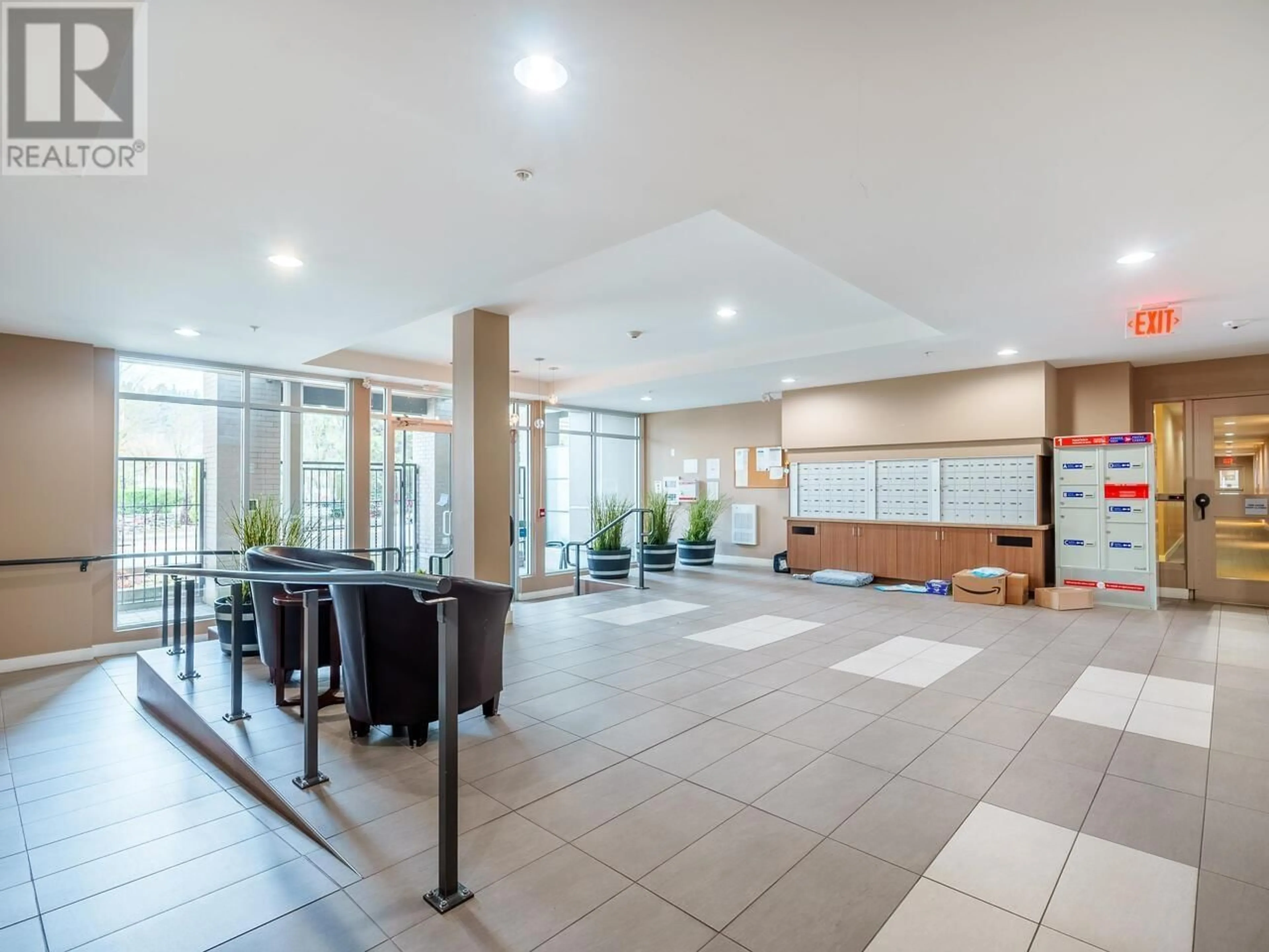 Indoor lobby for 220 55 EIGHTH AVENUE, New Westminster British Columbia V3L0E8