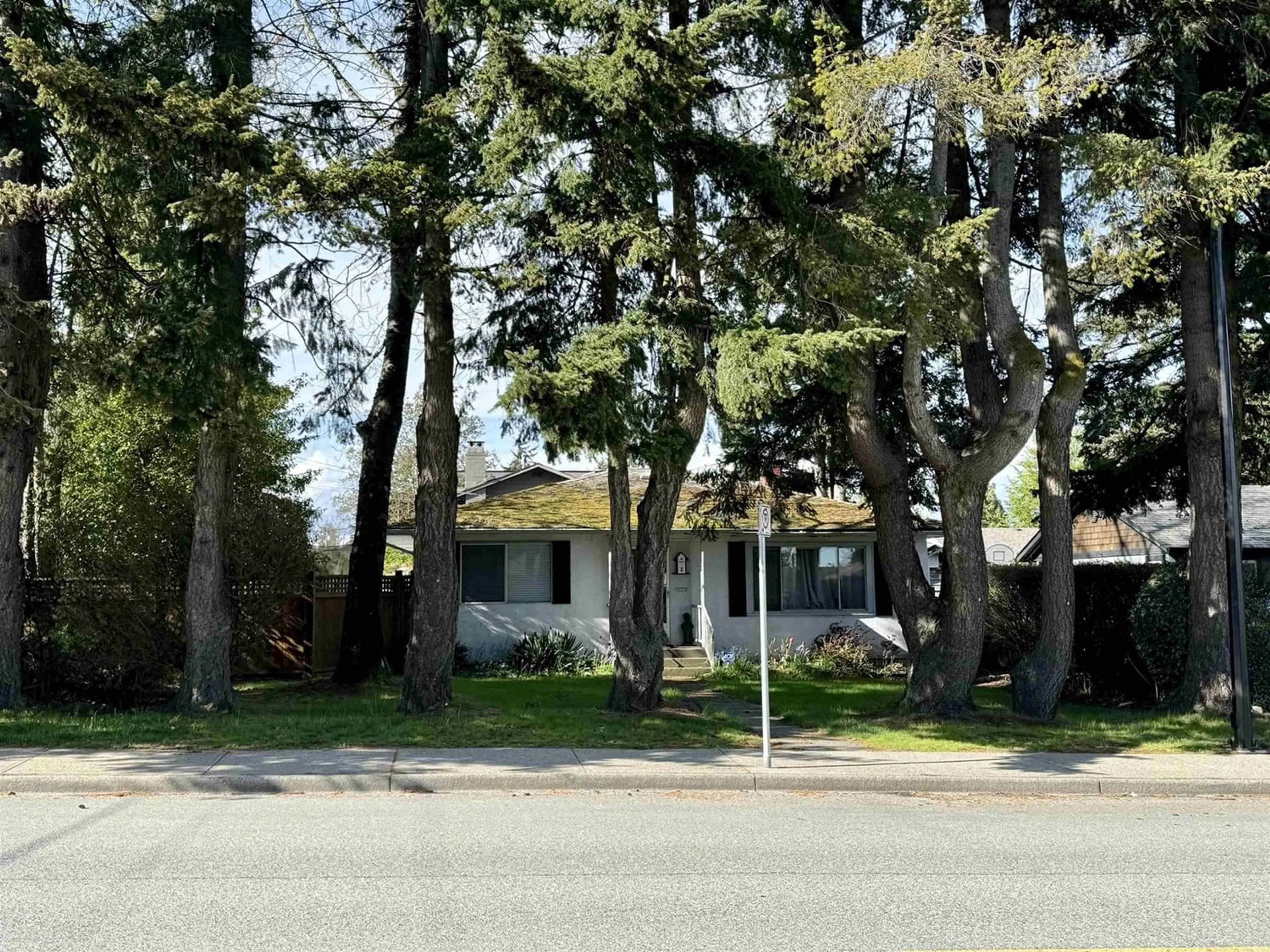 Frontside or backside of a home for 15651 THRIFT AVENUE, White Rock British Columbia V4B2M3