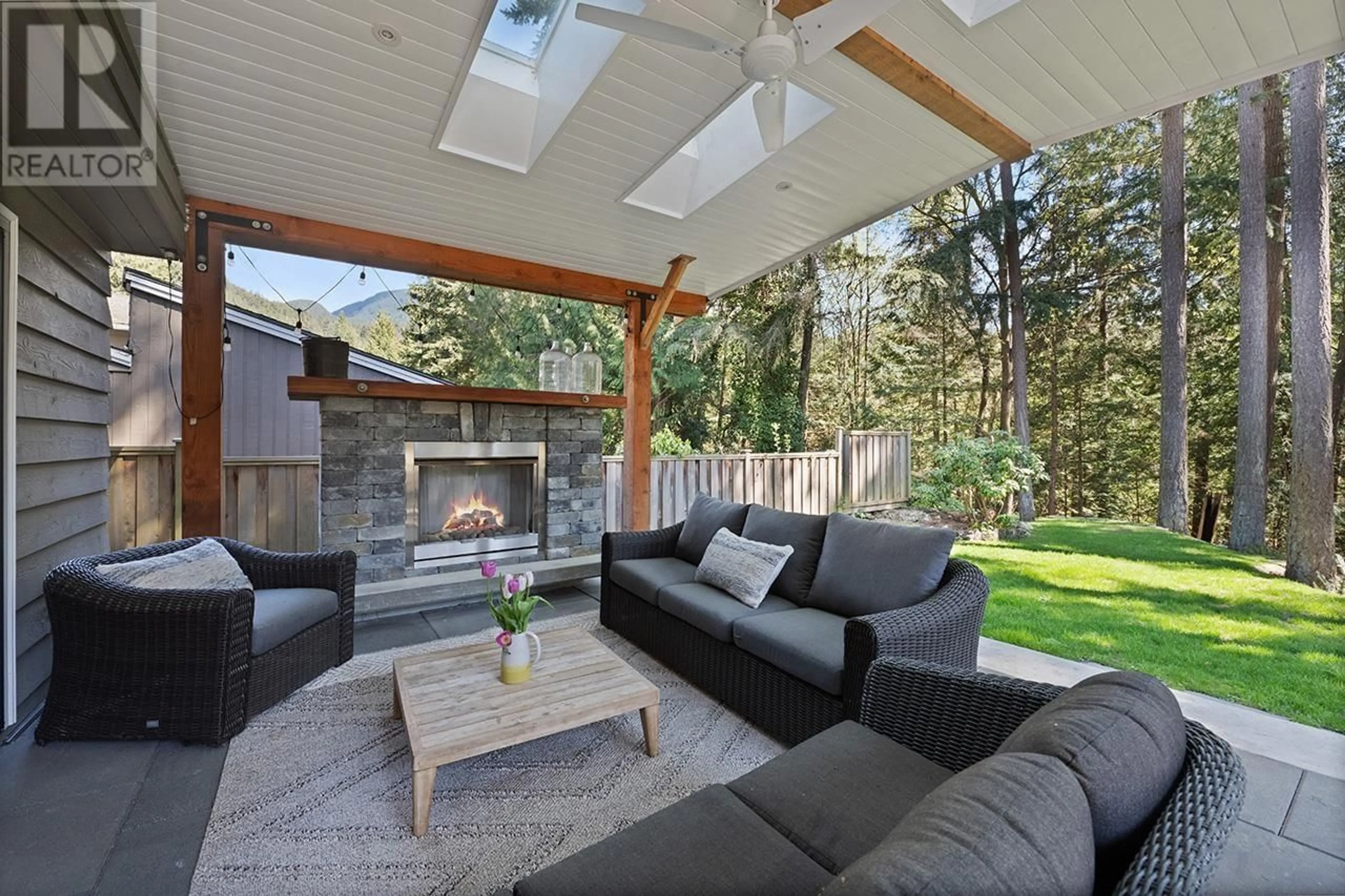 Patio for 5714 BLUEBELL DRIVE, West Vancouver British Columbia V7W1T3