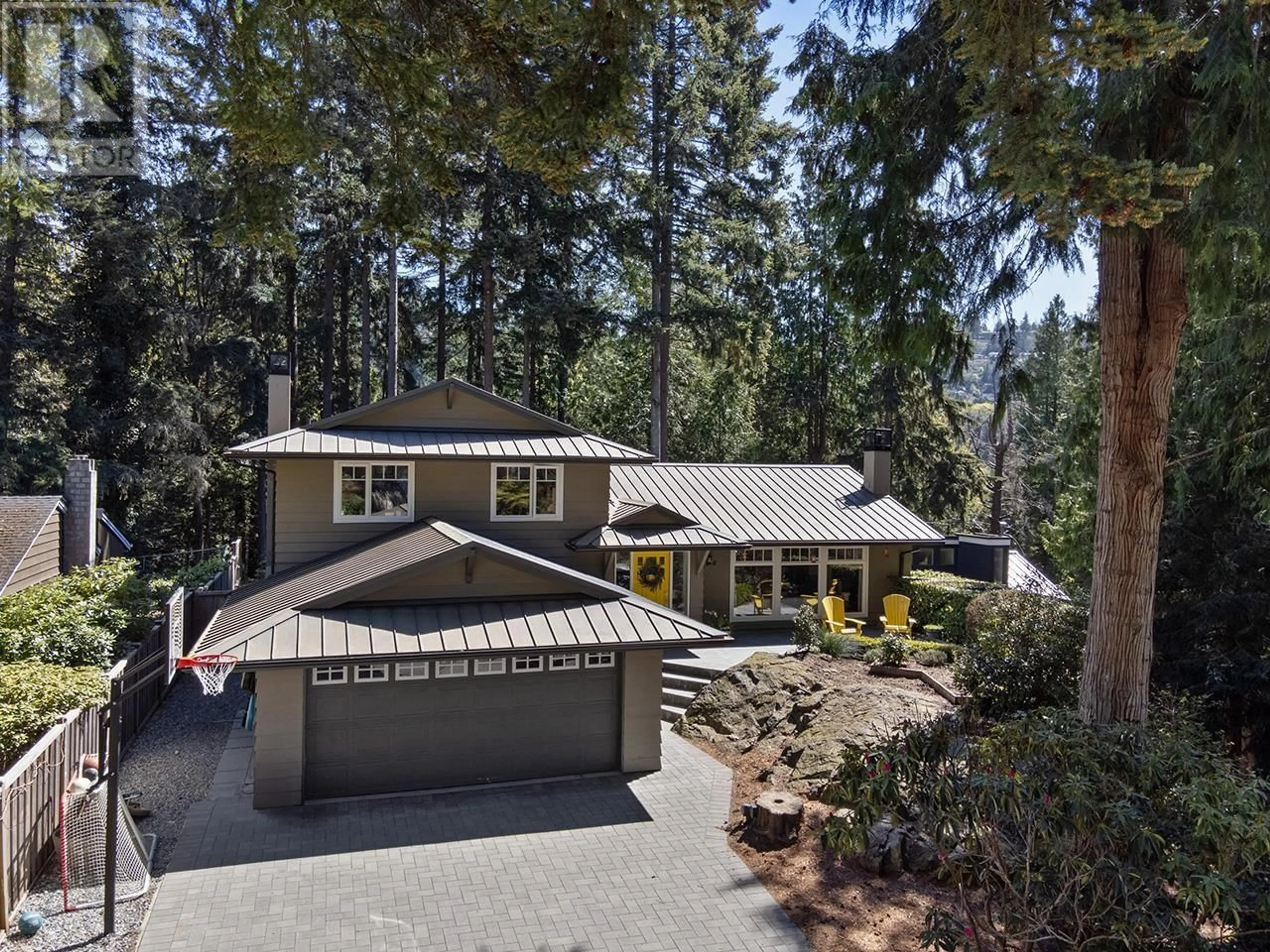 Frontside or backside of a home for 5714 BLUEBELL DRIVE, West Vancouver British Columbia V7W1T3