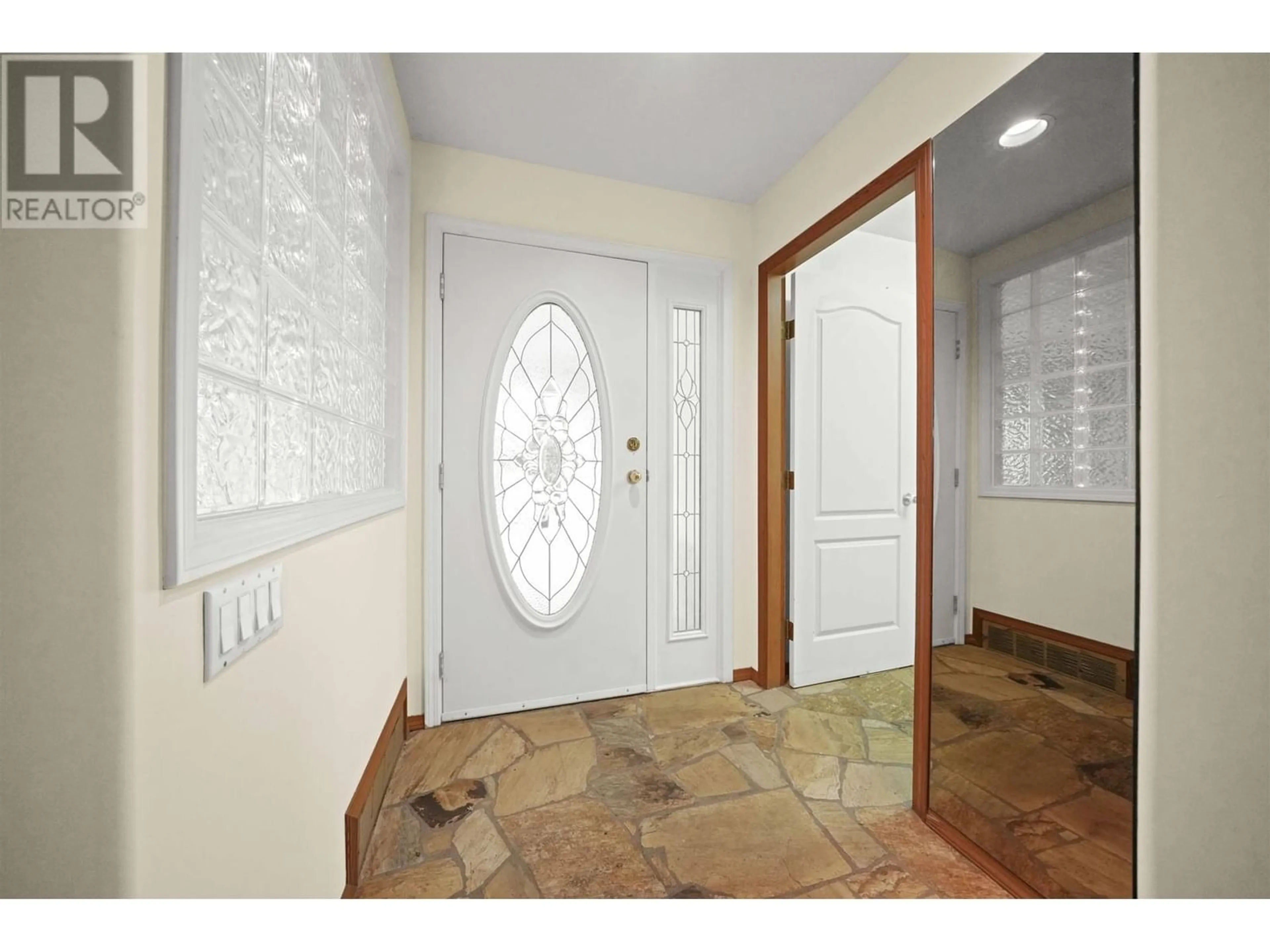 Indoor entryway for 22473 132 AVENUE, Maple Ridge British Columbia V4R2P6