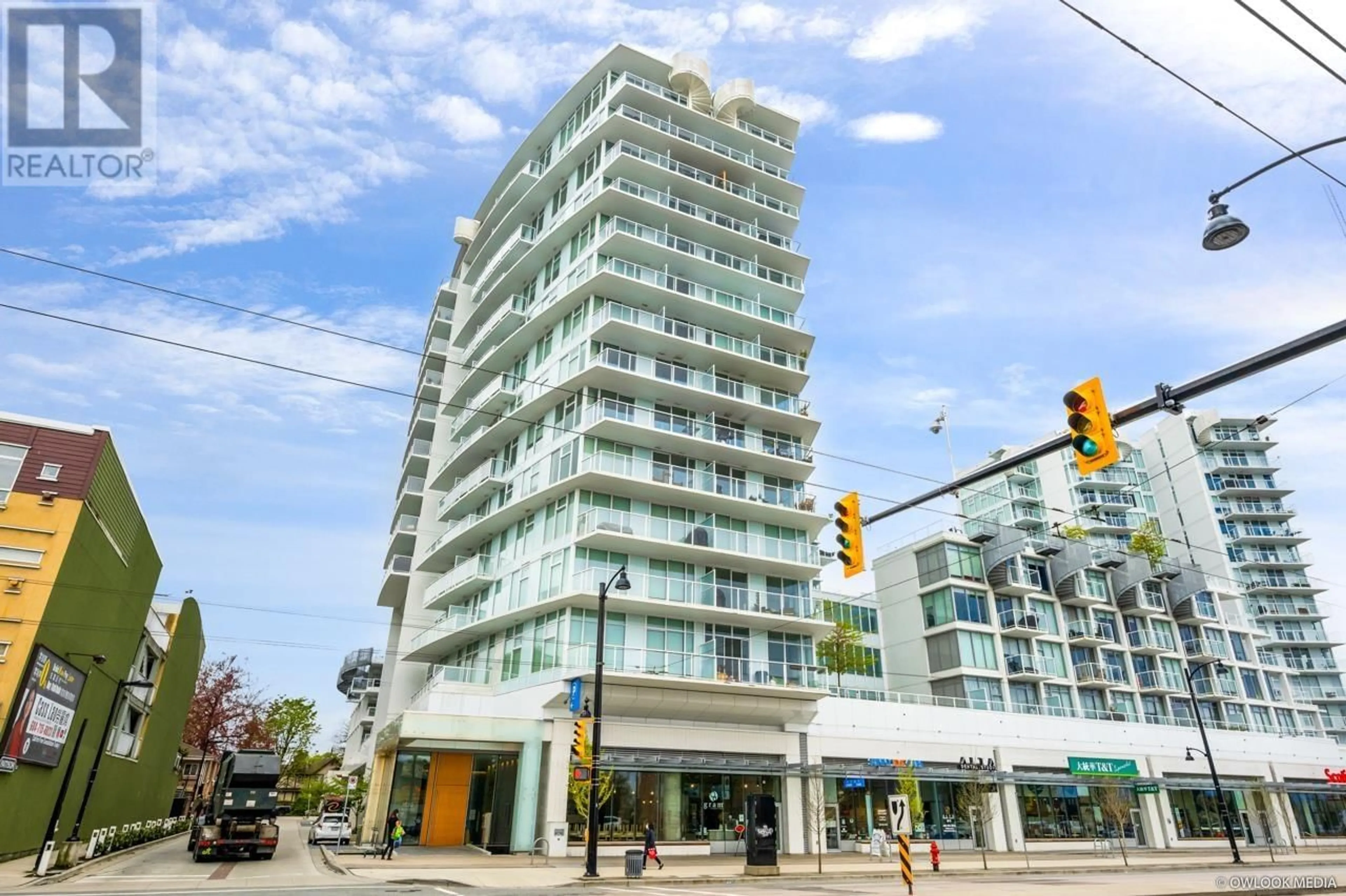 Indoor or outdoor pool for 1210 2220 KINGSWAY, Vancouver British Columbia V5N2T7