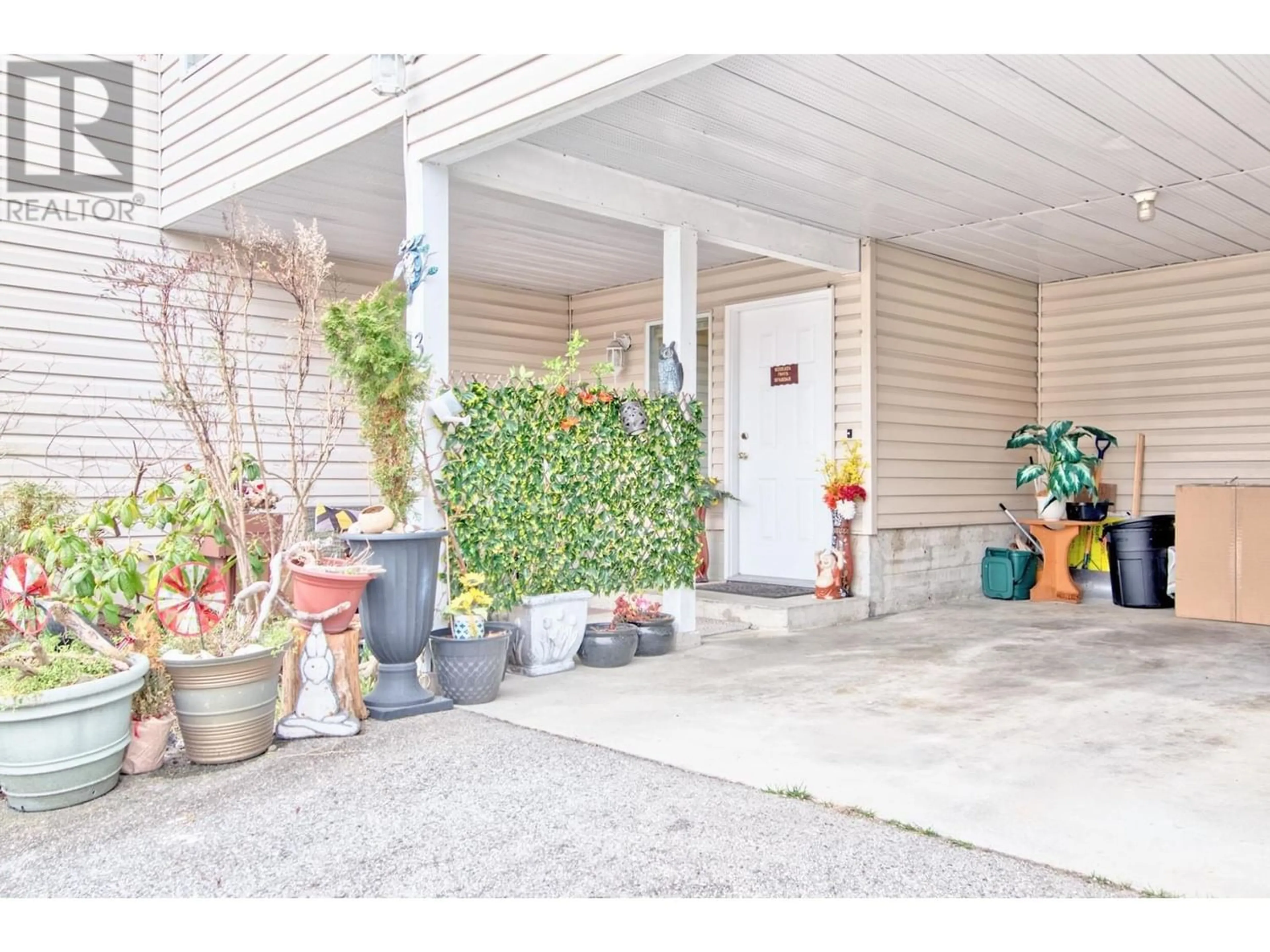 Indoor entryway for 13 765 SCHOOL ROAD, Gibsons British Columbia V0N1V9