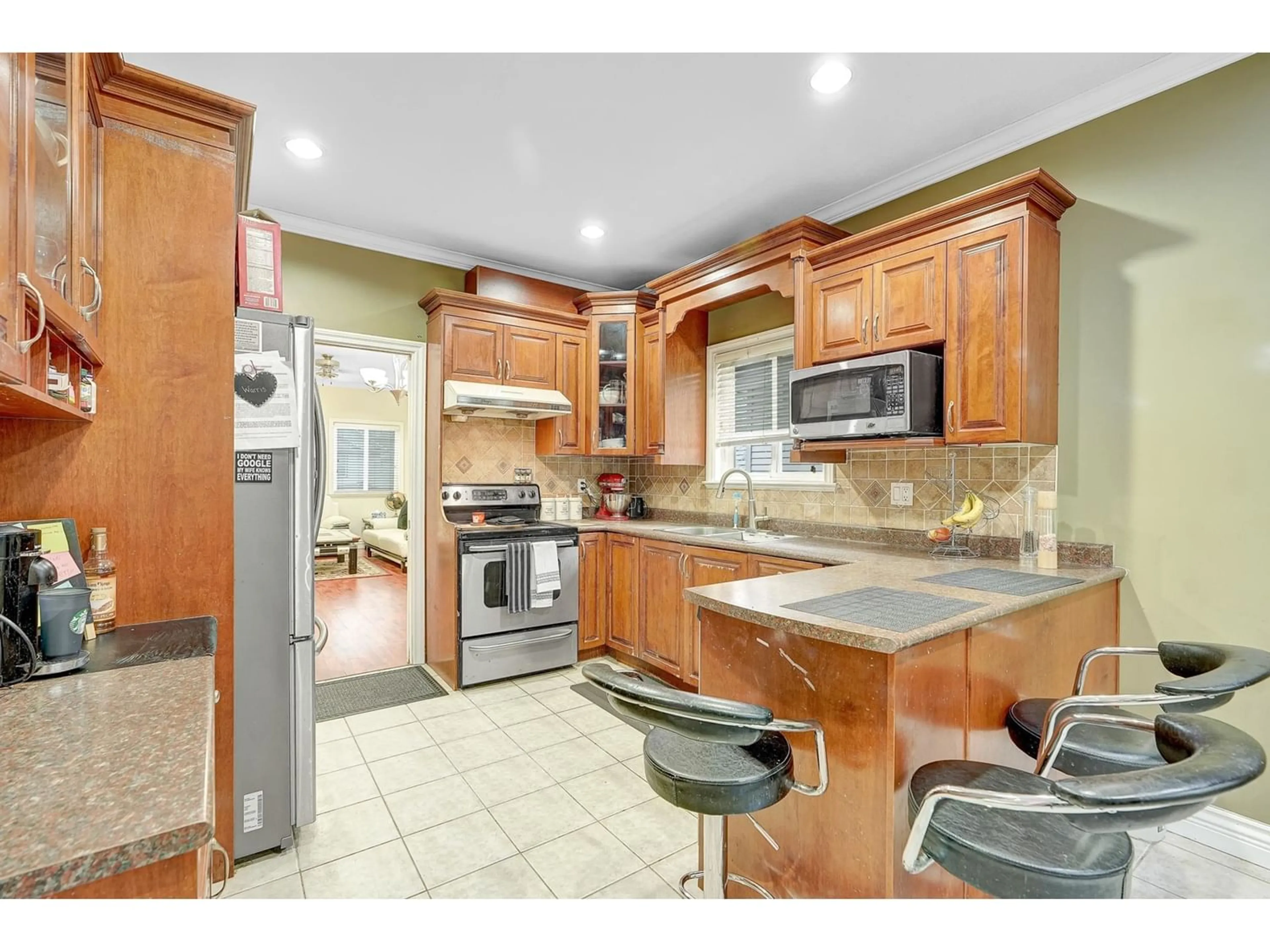 Kitchen for 14178 64A AVENUE, Surrey British Columbia V3W1R5