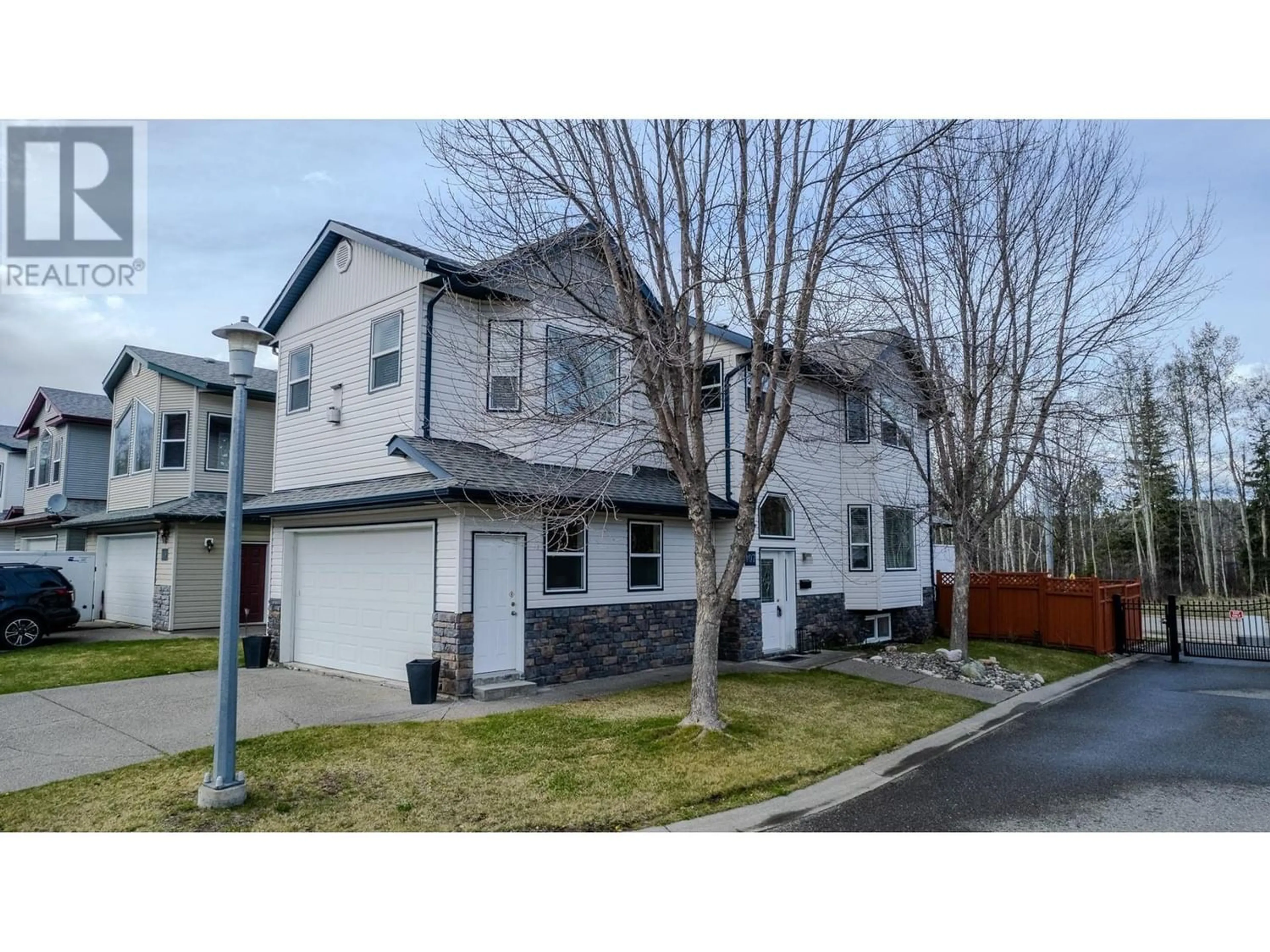 A pic from exterior of the house or condo for 107 1299 N OSPIKA BOULEVARD, Prince George British Columbia V2M7G2
