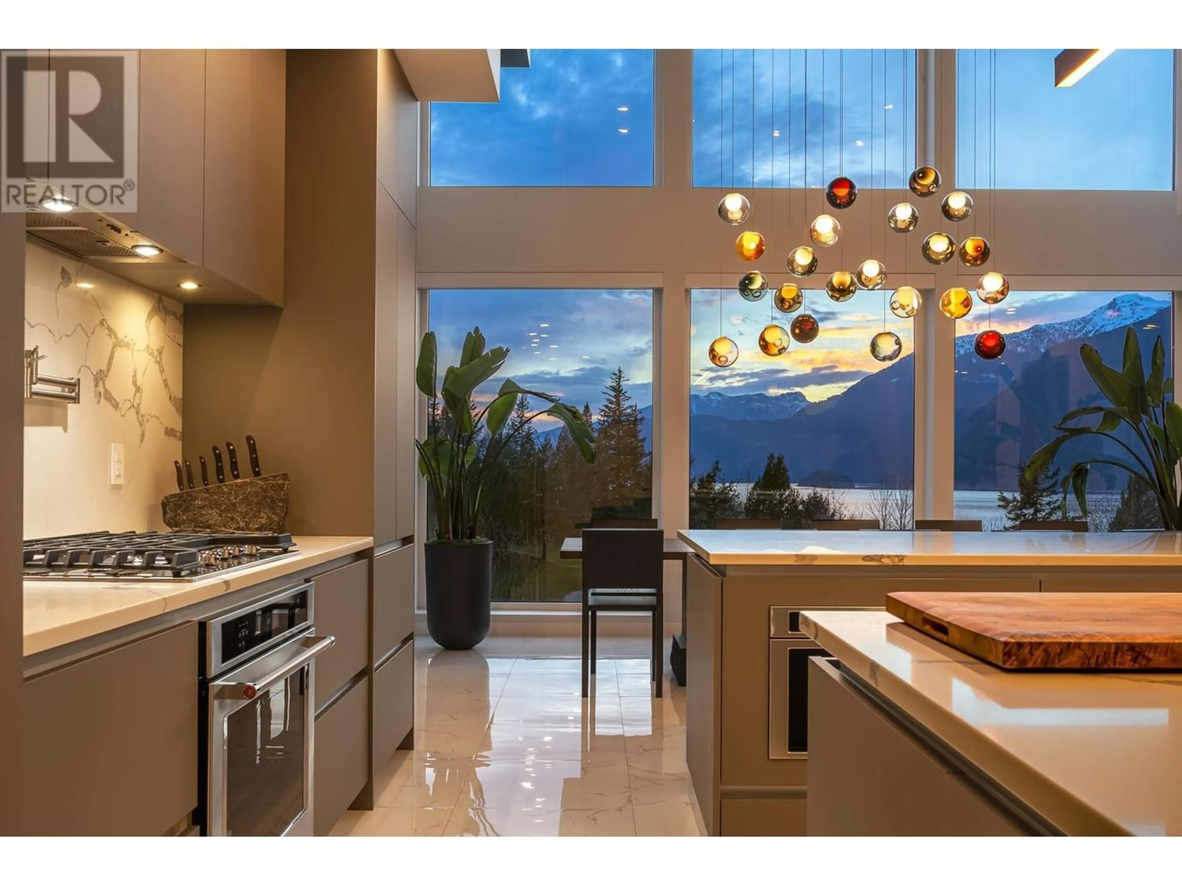 Contemporary kitchen for 315 FURRY CREEK DRIVE, West Vancouver British Columbia V0N3Z2