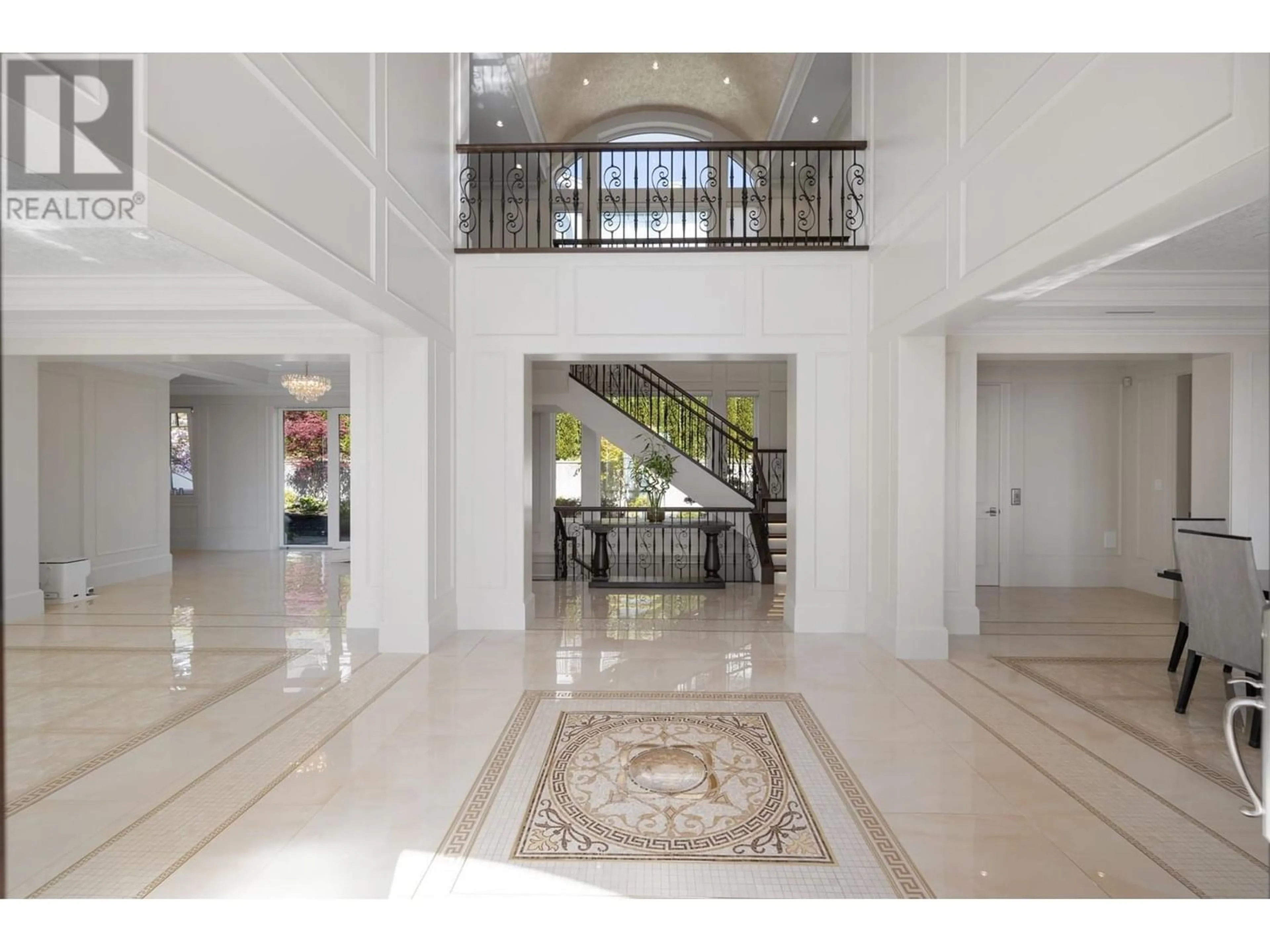 Indoor foyer, ceramic floors for 1365 WHITBY ROAD, West Vancouver British Columbia V7S2N4