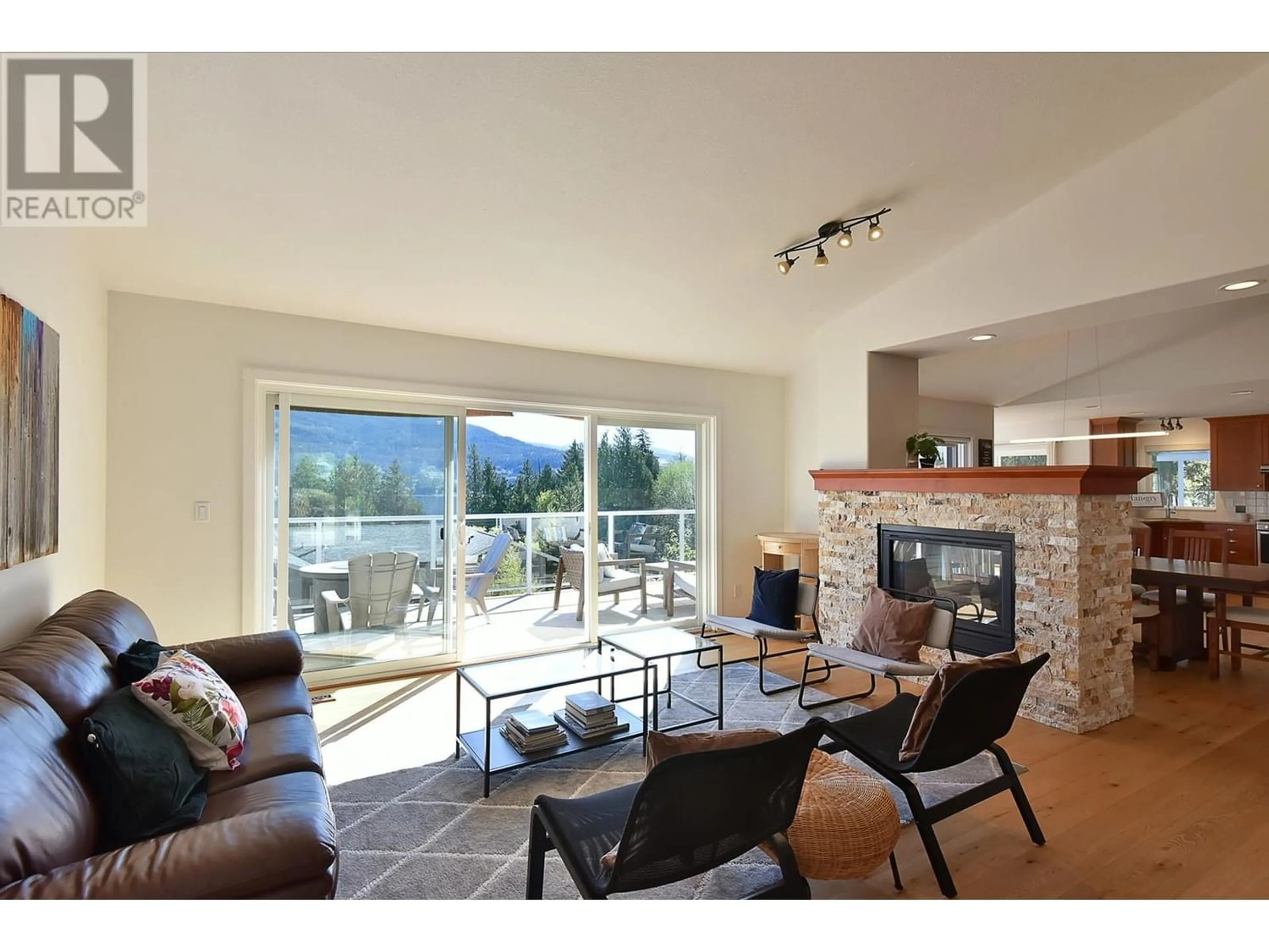 Living room for 6274 FAIRWAY AVENUE, Sechelt British Columbia V7Z0P8