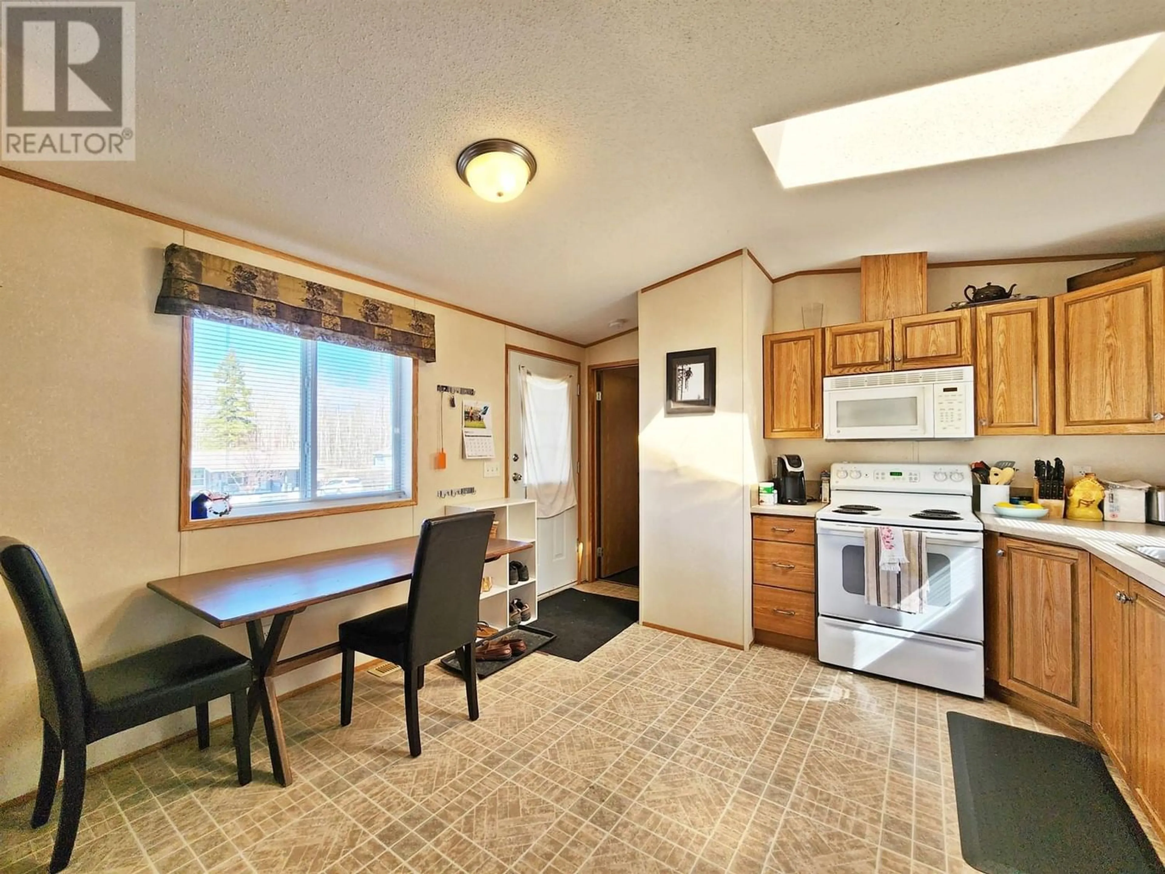 Standard kitchen for 2520 ARIEL DAWN ROAD, Quesnel British Columbia V2J7A1