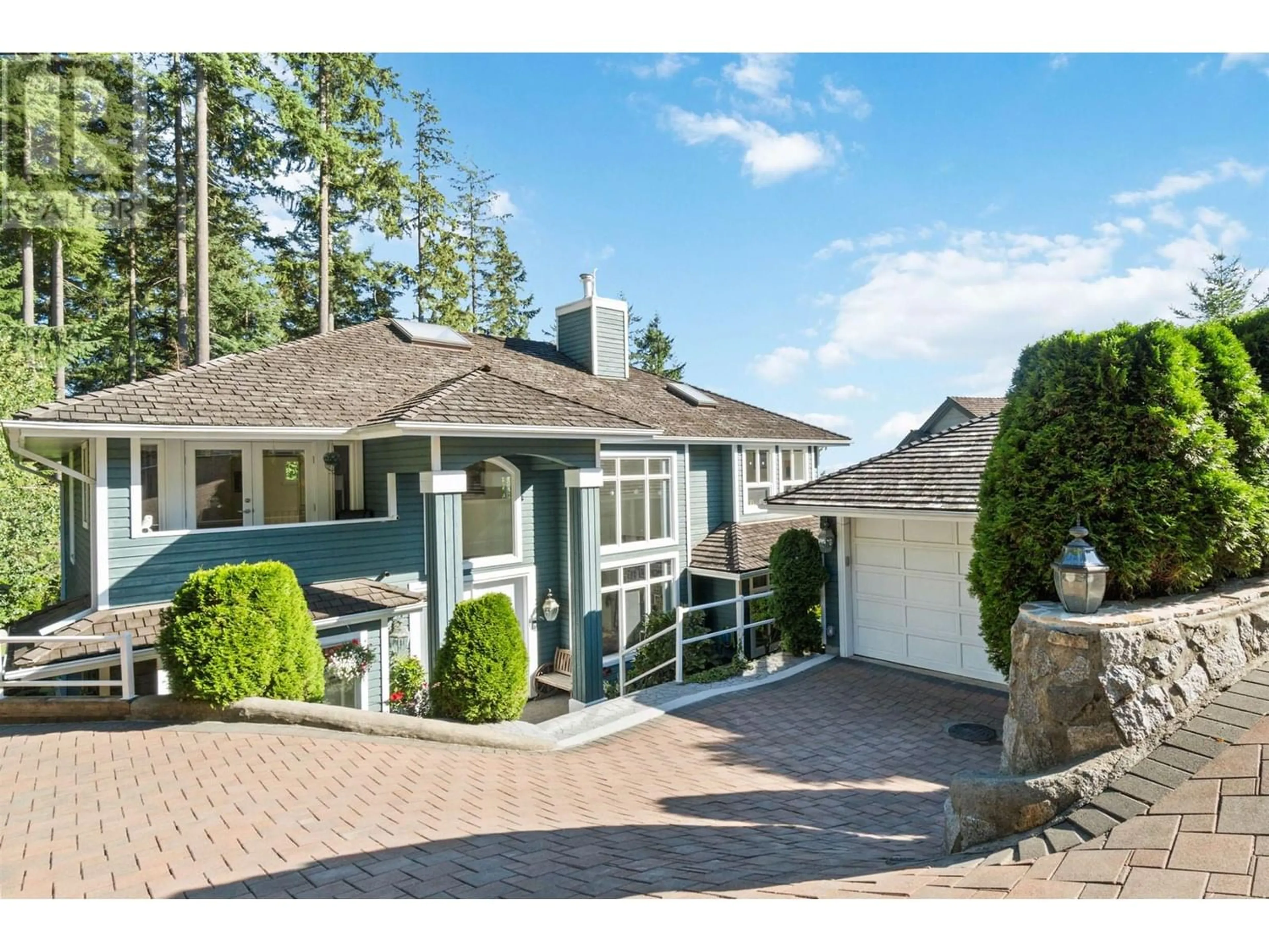 Frontside or backside of a home for 3866 MICHENER WAY, North Vancouver British Columbia V7K3C7