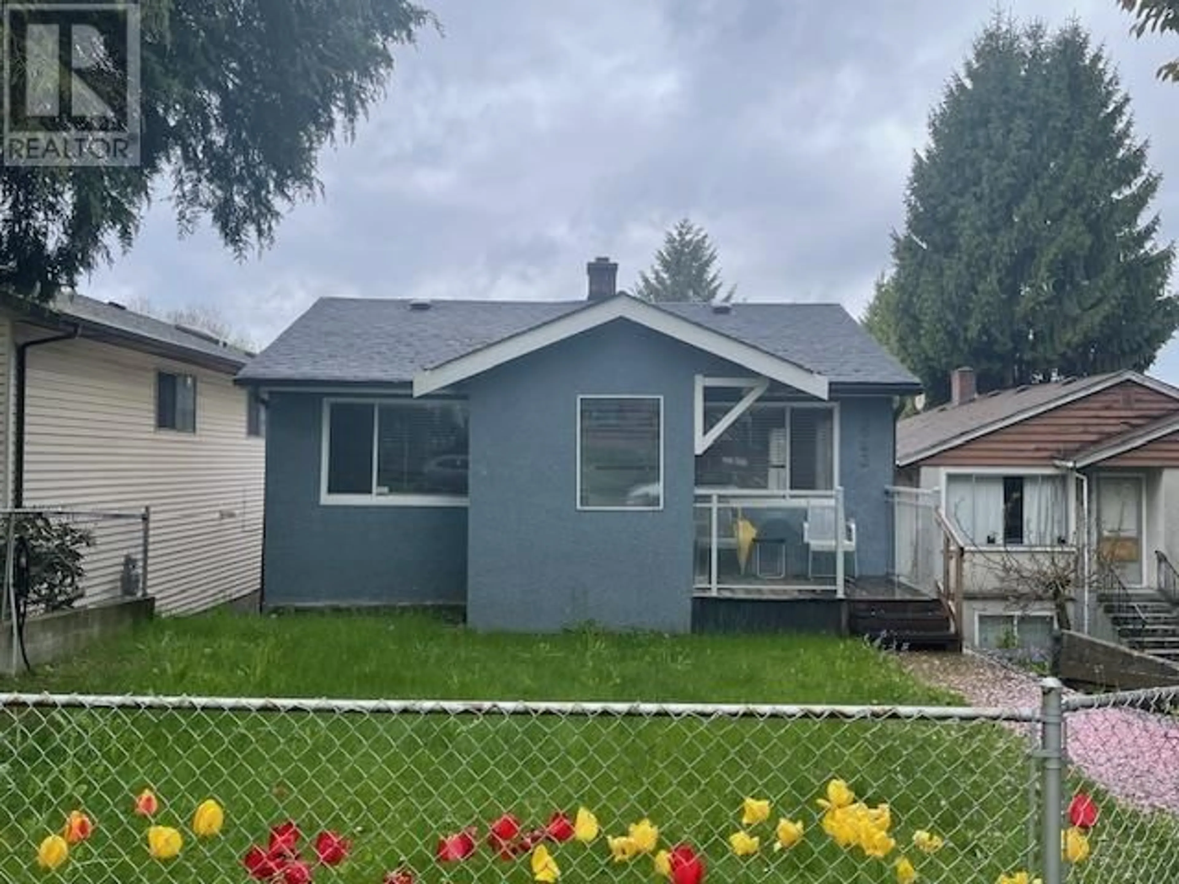 Frontside or backside of a home for 5543 DUNDEE STREET, Vancouver British Columbia V5R3T8