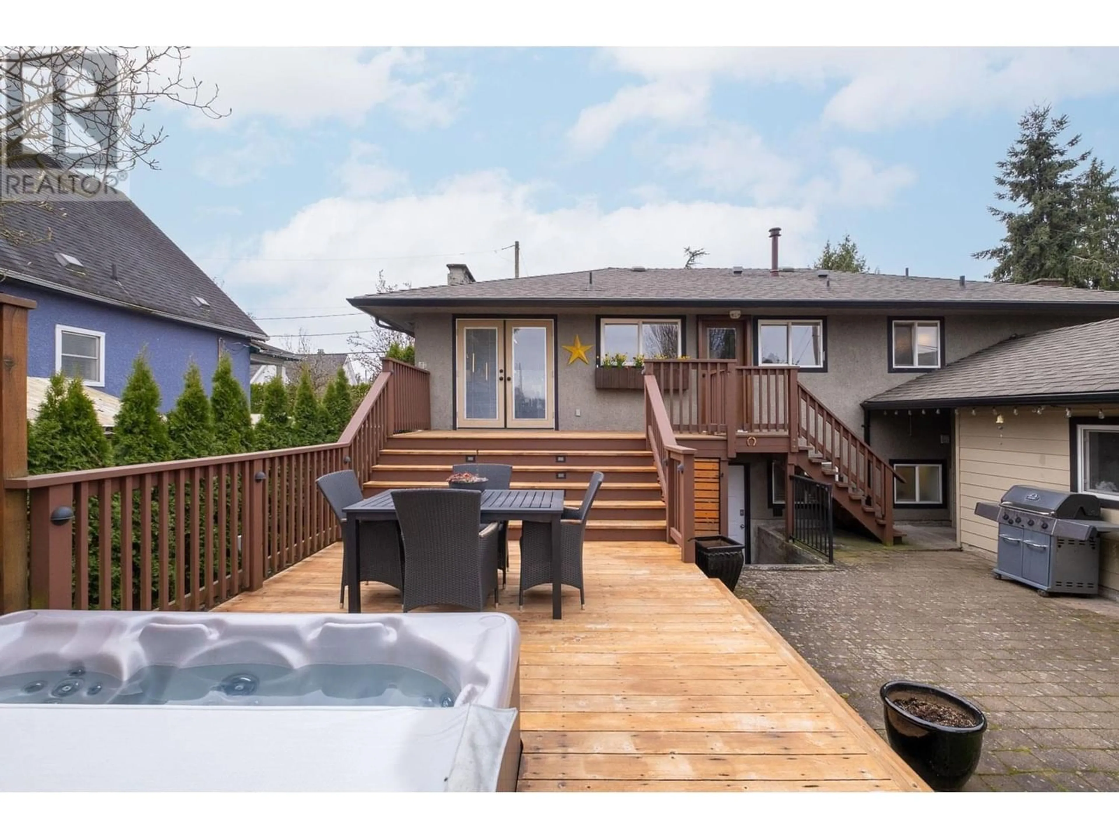 Dining room for 140 HARVEY STREET, New Westminster British Columbia V3L4G2