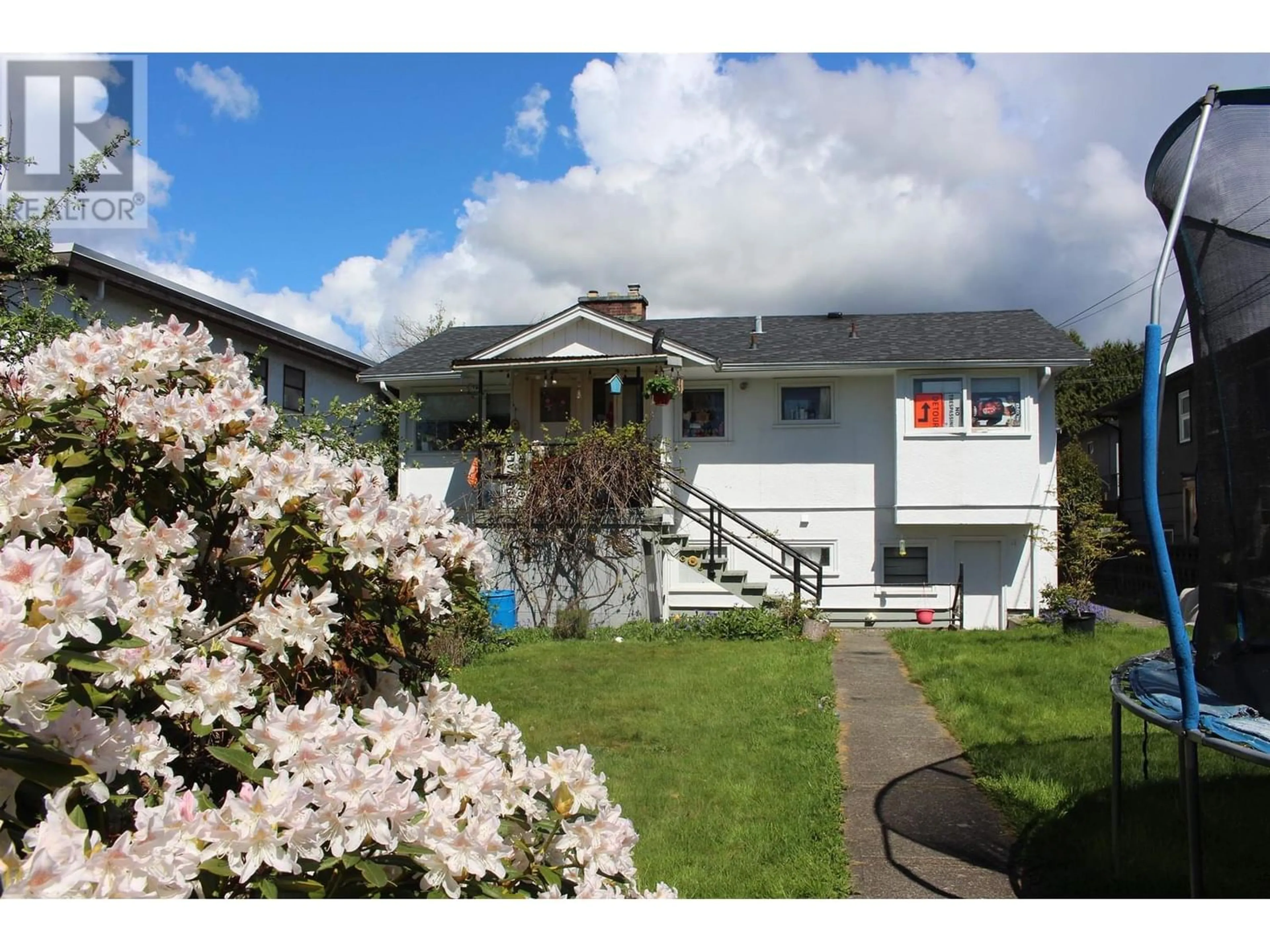 Frontside or backside of a home for 215 E 20TH STREET, North Vancouver British Columbia V7L3A6
