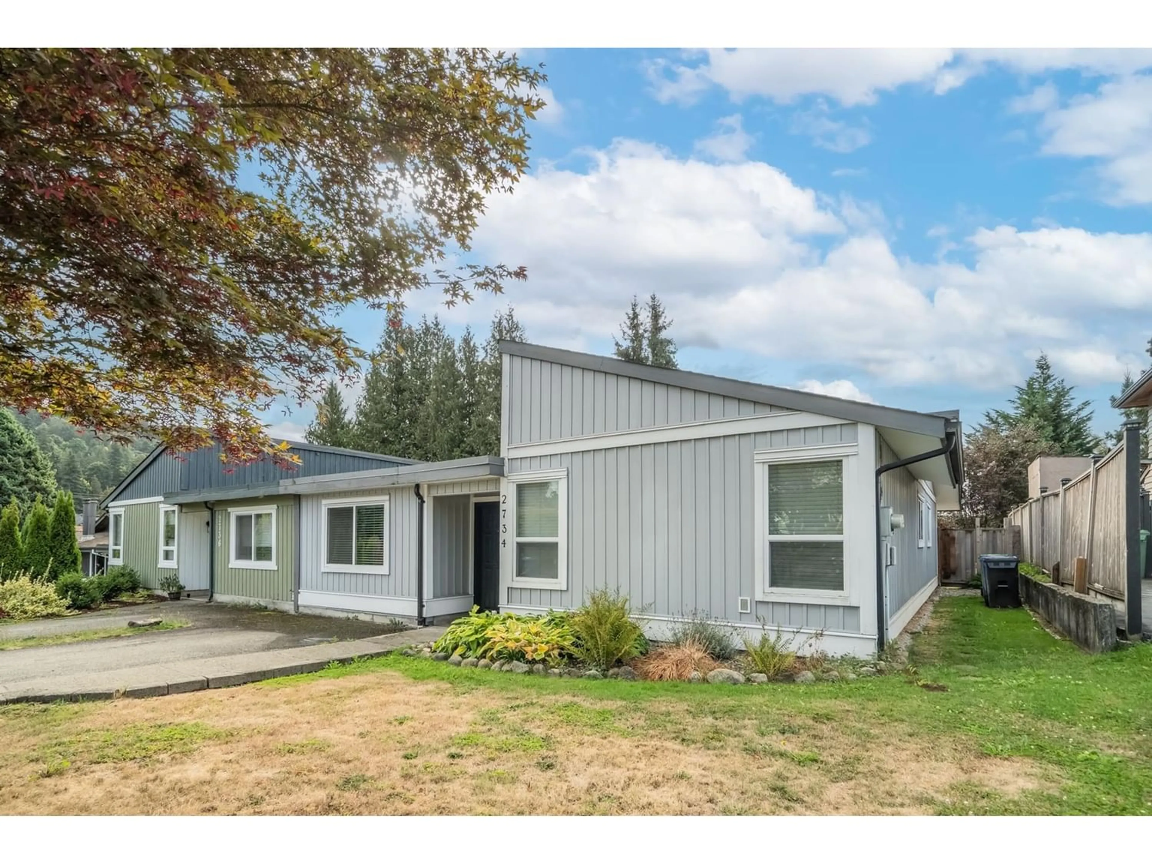 Frontside or backside of a home for 2734 SANDON DRIVE, Abbotsford British Columbia V2S6B7
