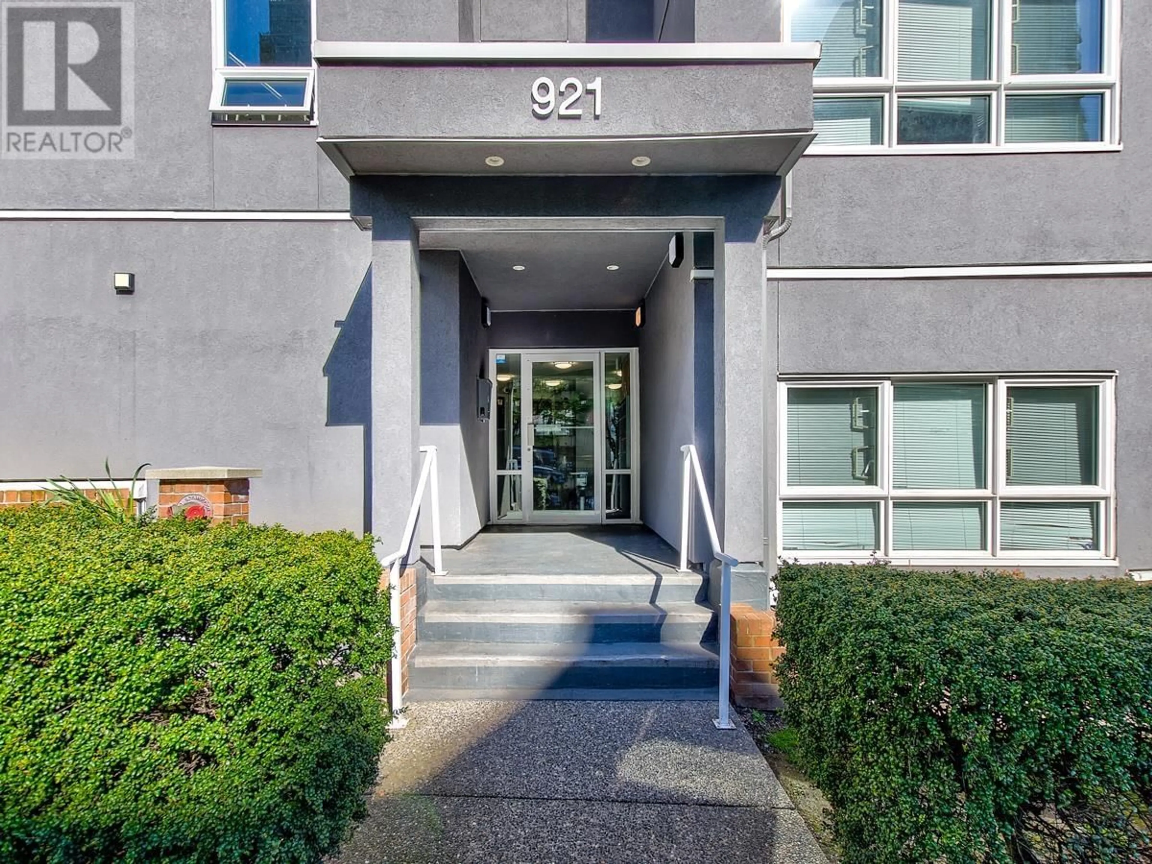 Indoor foyer for 307 921 THURLOW STREET, Vancouver British Columbia V6E1W3