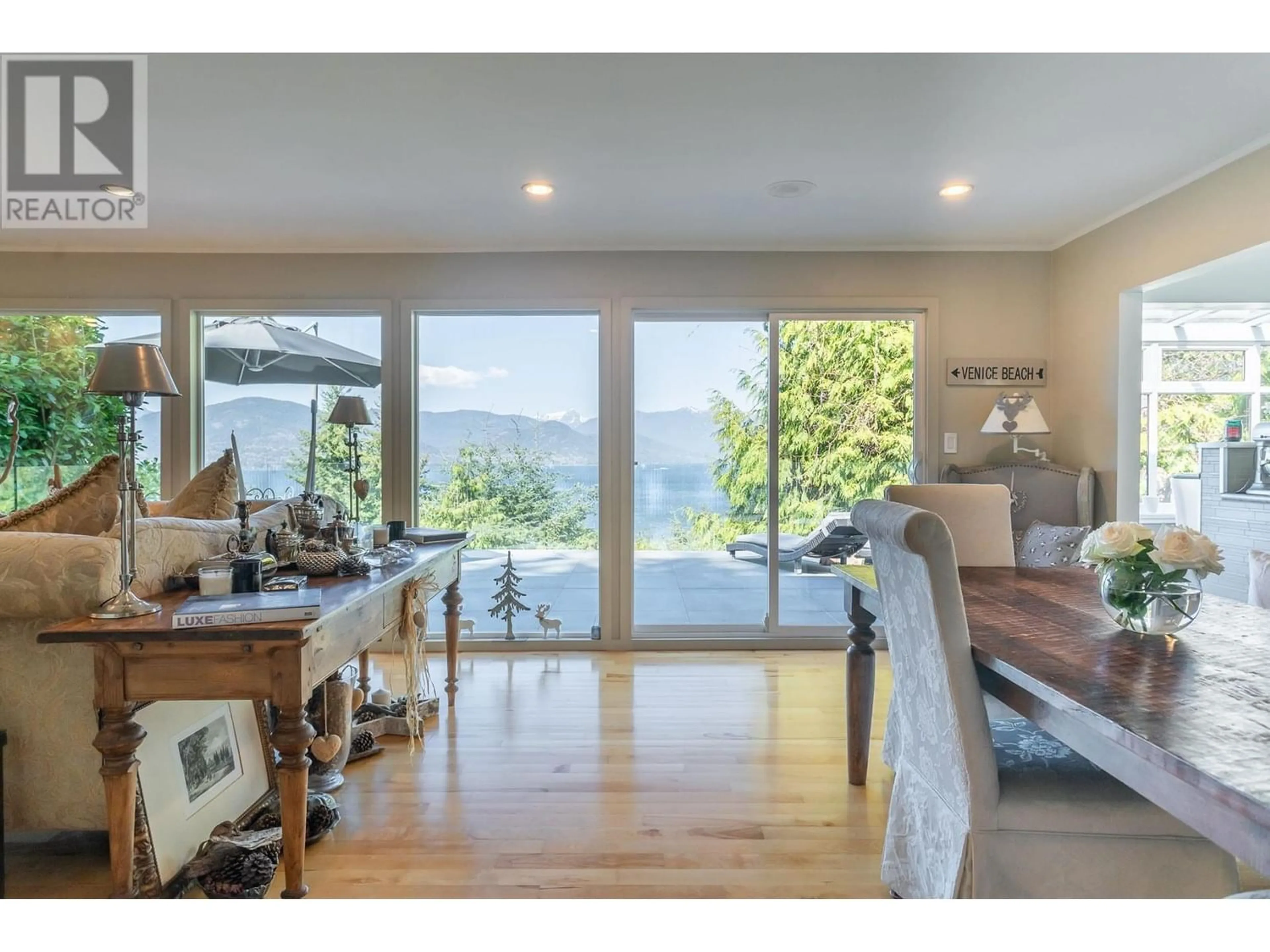 Living room for 30 OCEANVIEW ROAD, Lions Bay British Columbia V0N2E0