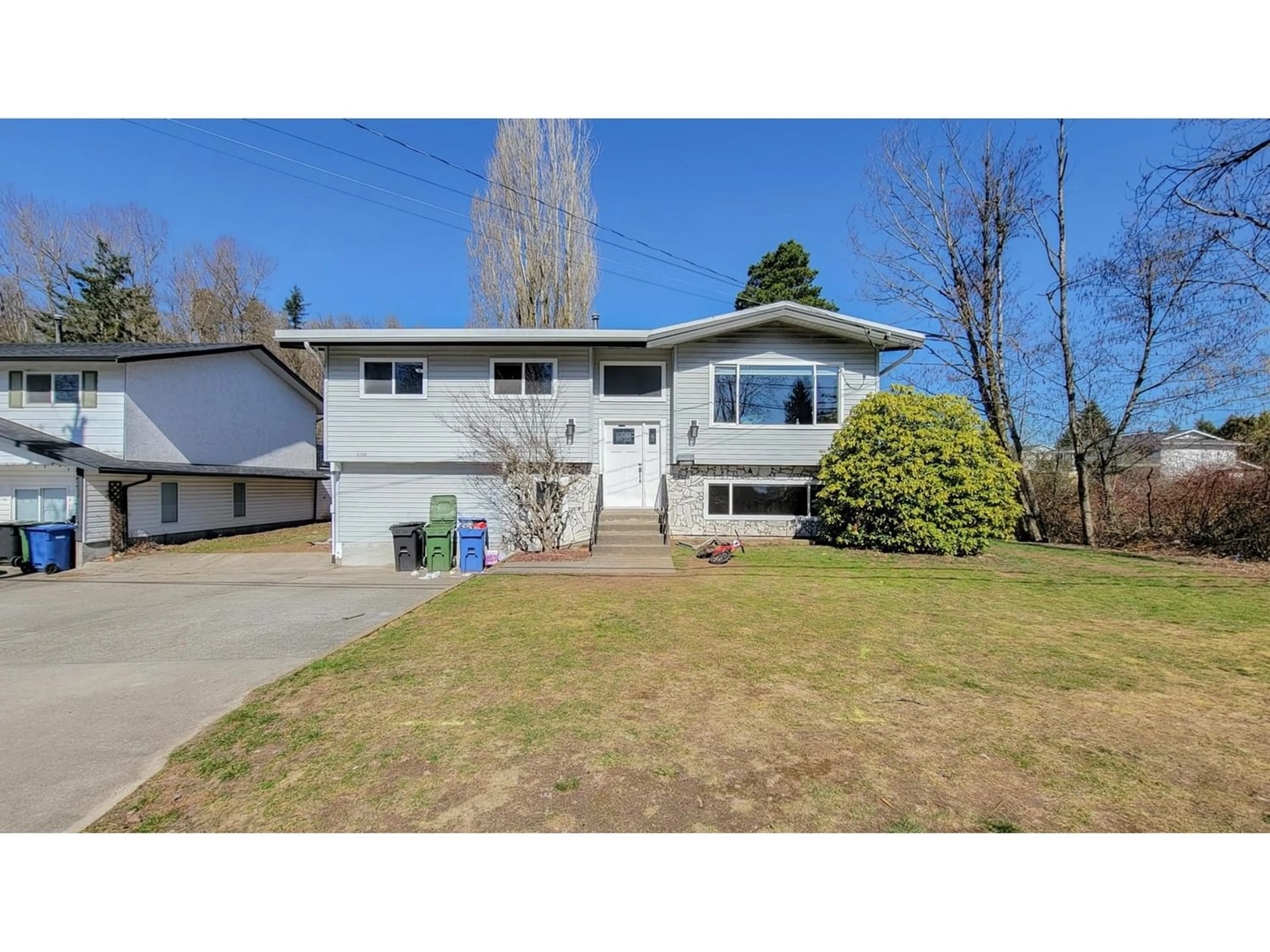 Frontside or backside of a home for 31745 CHARLOTTE AVENUE, Abbotsford British Columbia V2T3Z6