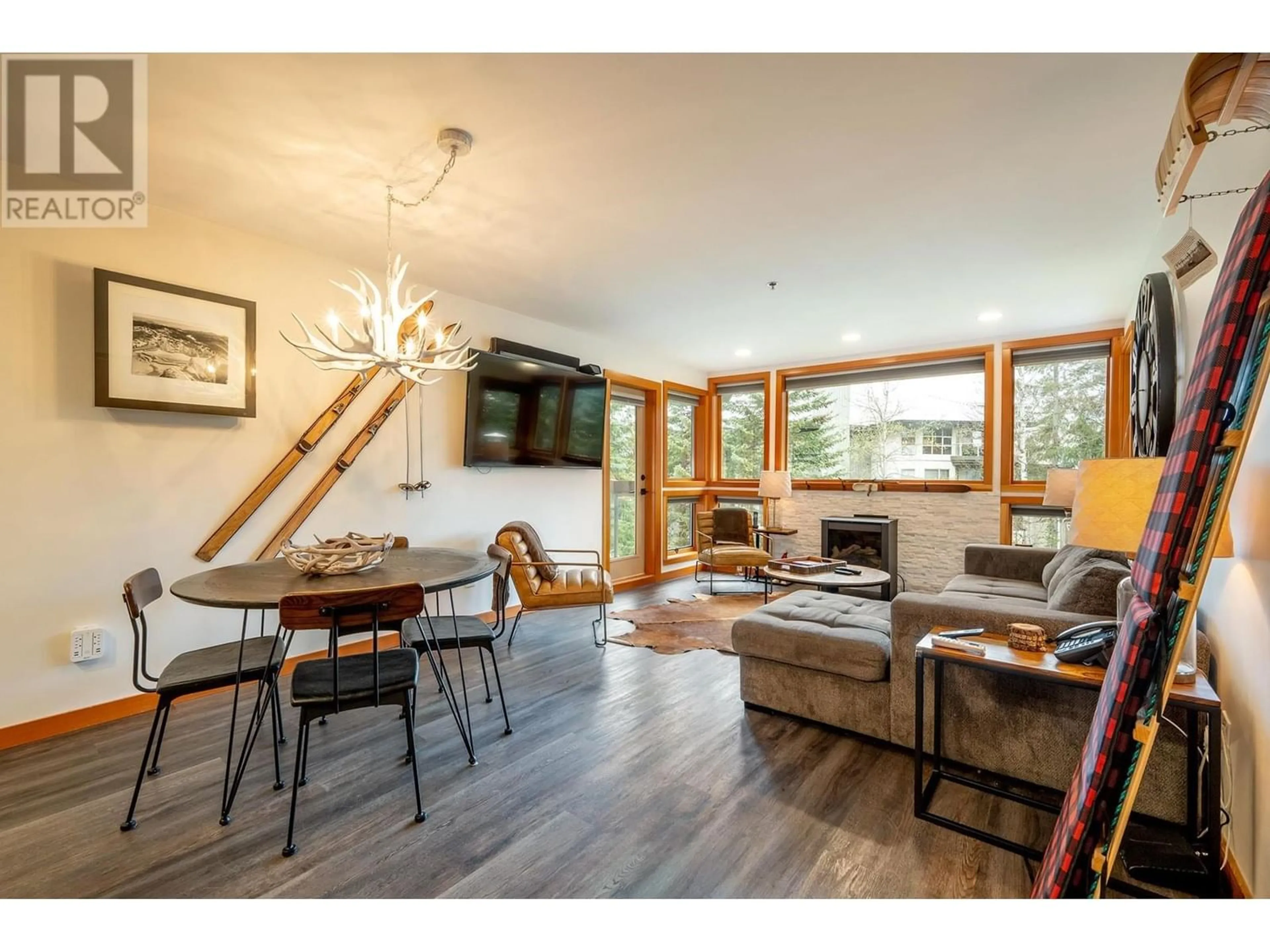 Living room, wood floors for 219/220 4905 SPEARHEAD PLACE, Whistler British Columbia V0N1B4