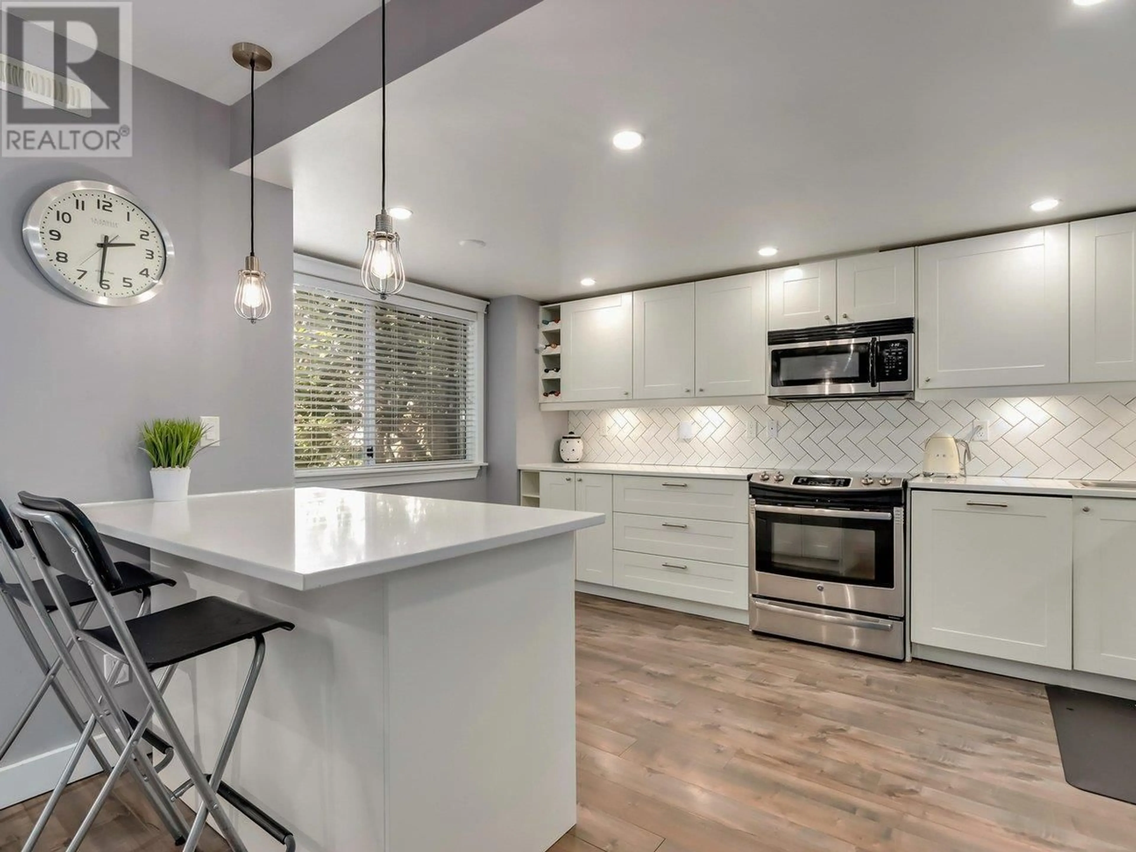 Contemporary kitchen for 305 3980 INLET CRESCENT, North Vancouver British Columbia V7G2P9