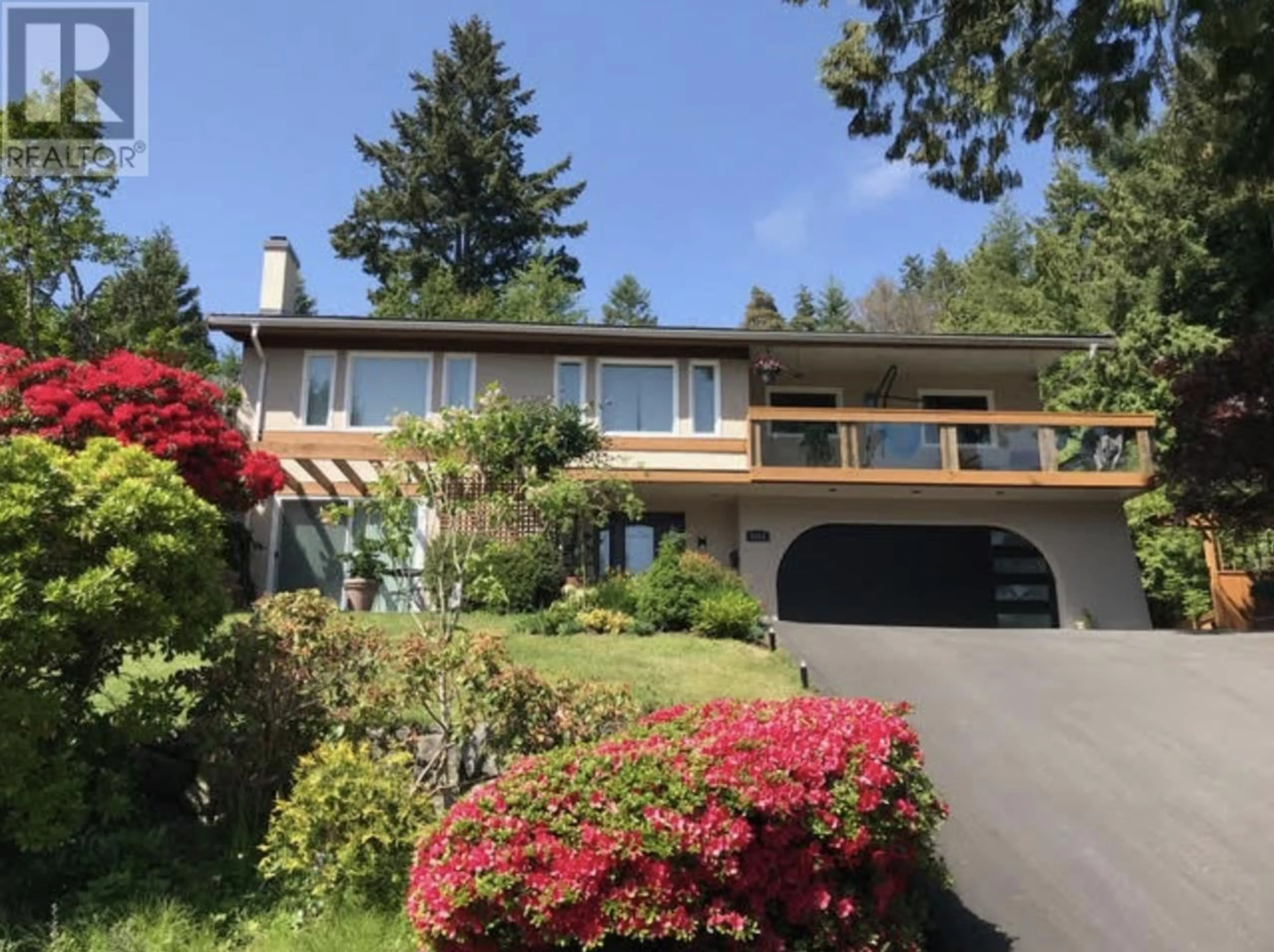 Frontside or backside of a home for 4572 WOODGREEN DRIVE, West Vancouver British Columbia V7S2V2