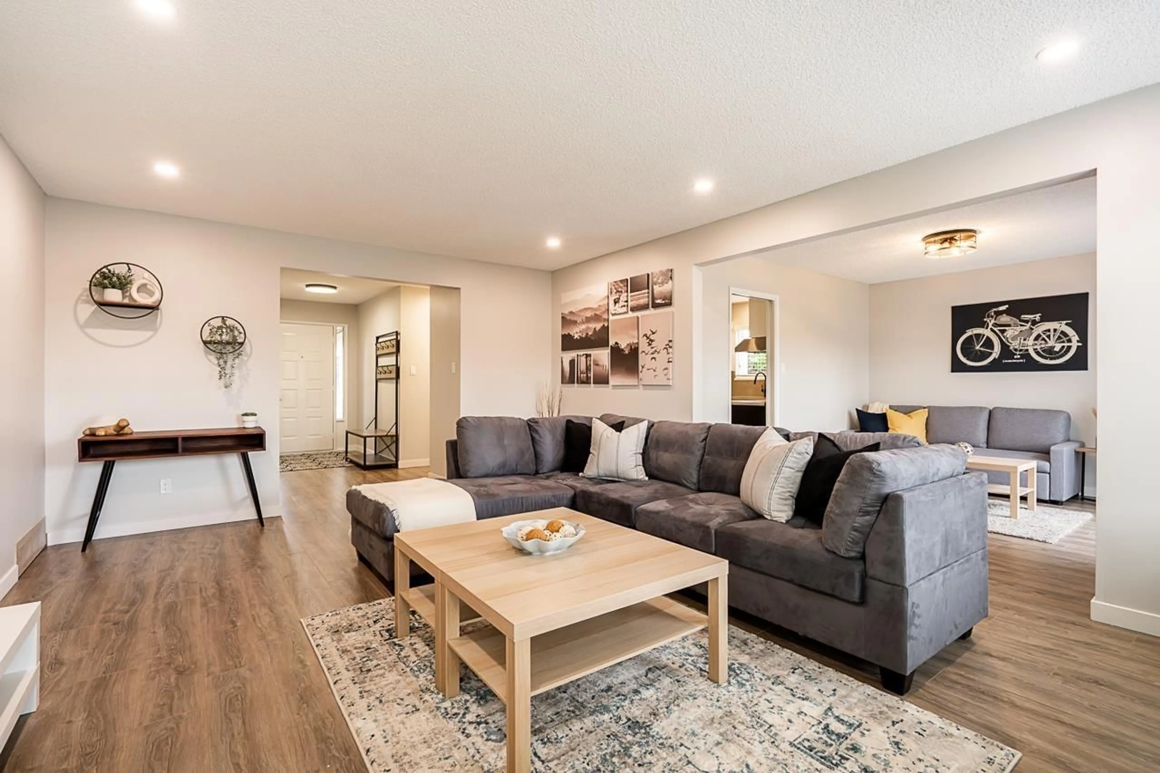 Living room for 10042 159A STREET, Surrey British Columbia V4N2S8