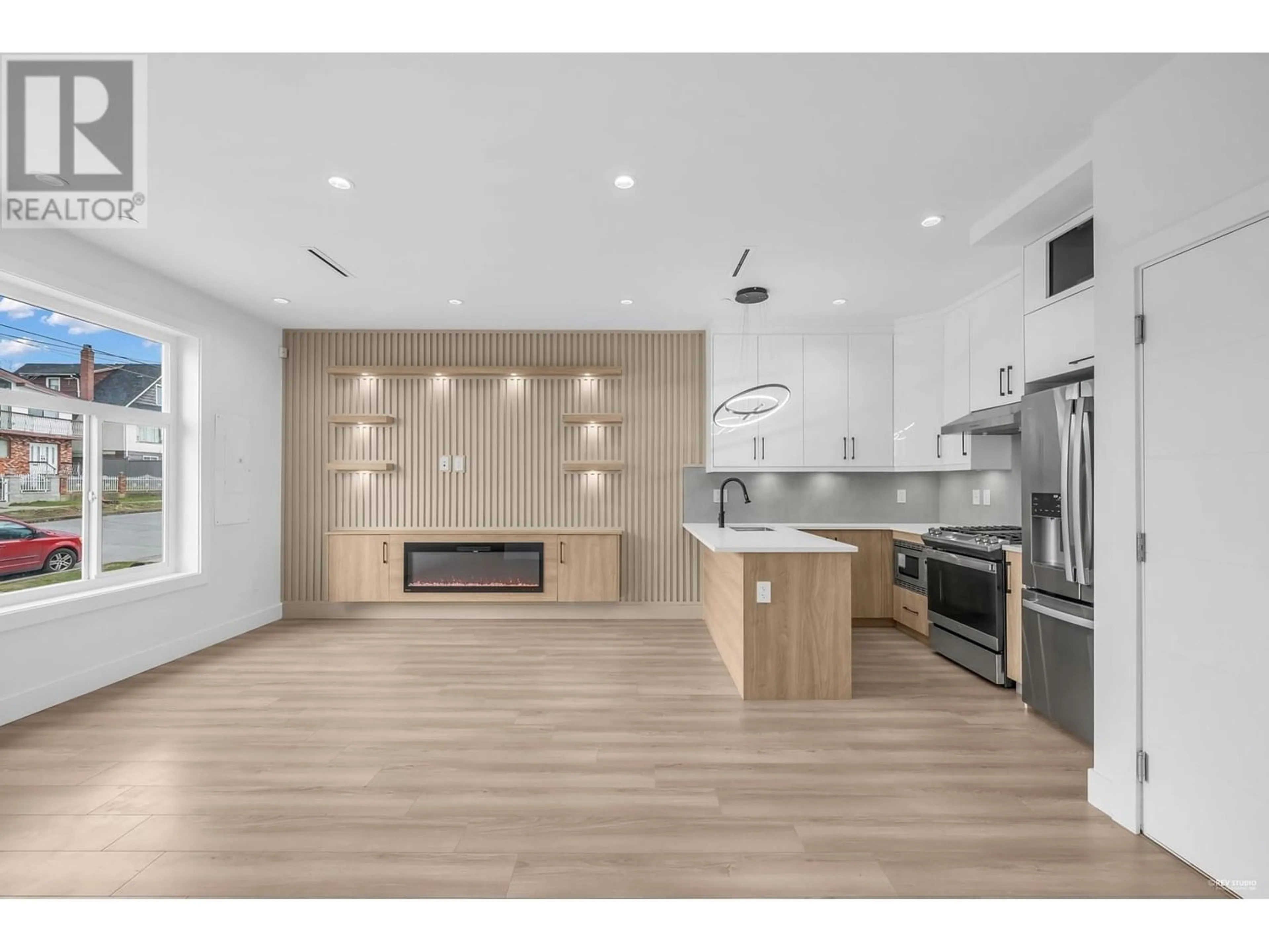 Contemporary kitchen for 1 762 EAST 60TH AVENUE, Vancouver British Columbia V5X2A4