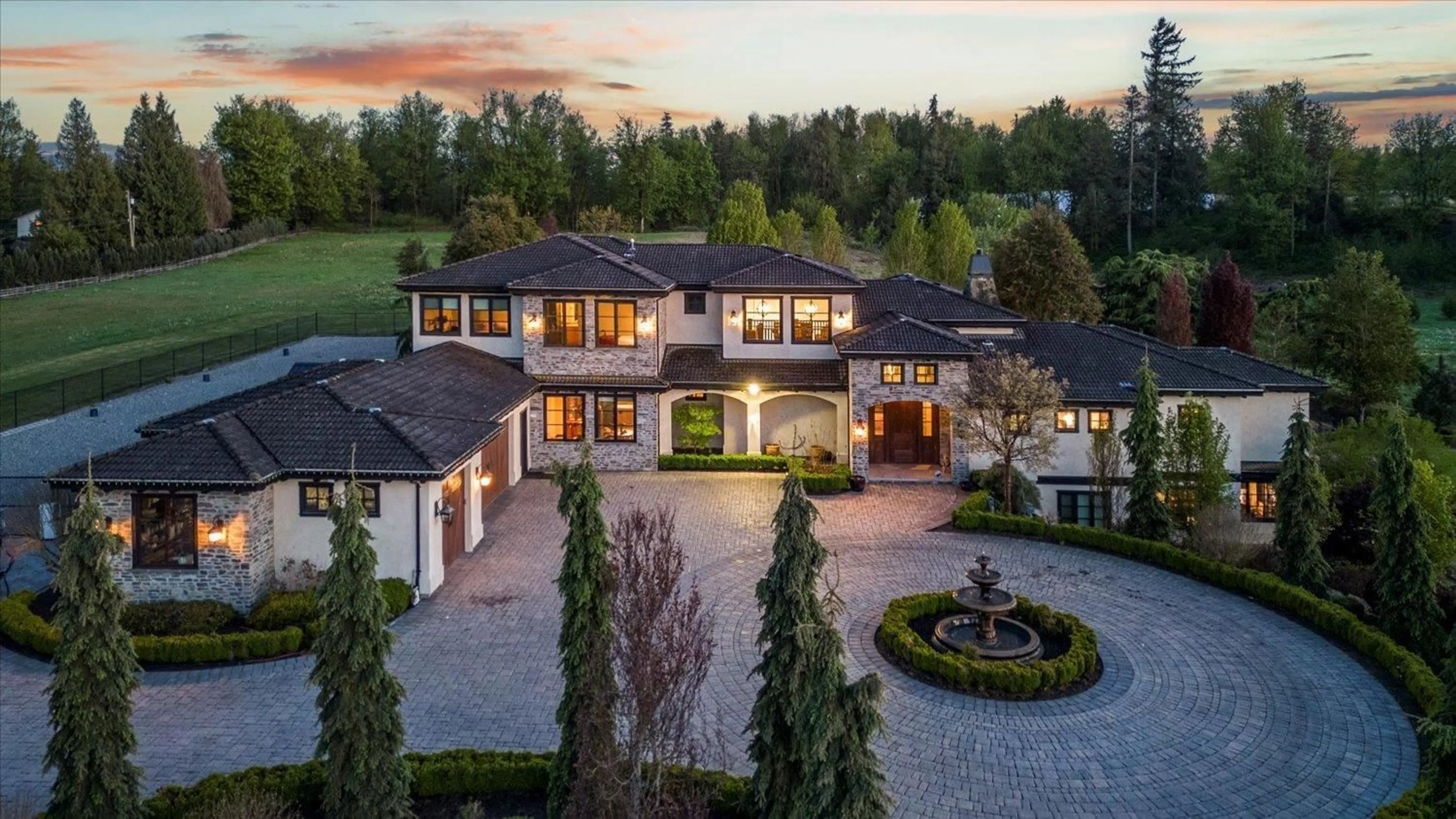 A pic from outside/outdoor area/front of a property/back of a property/a pic from drone, mountain view for 30736 BURGESS, Abbotsford British Columbia V4X2A6
