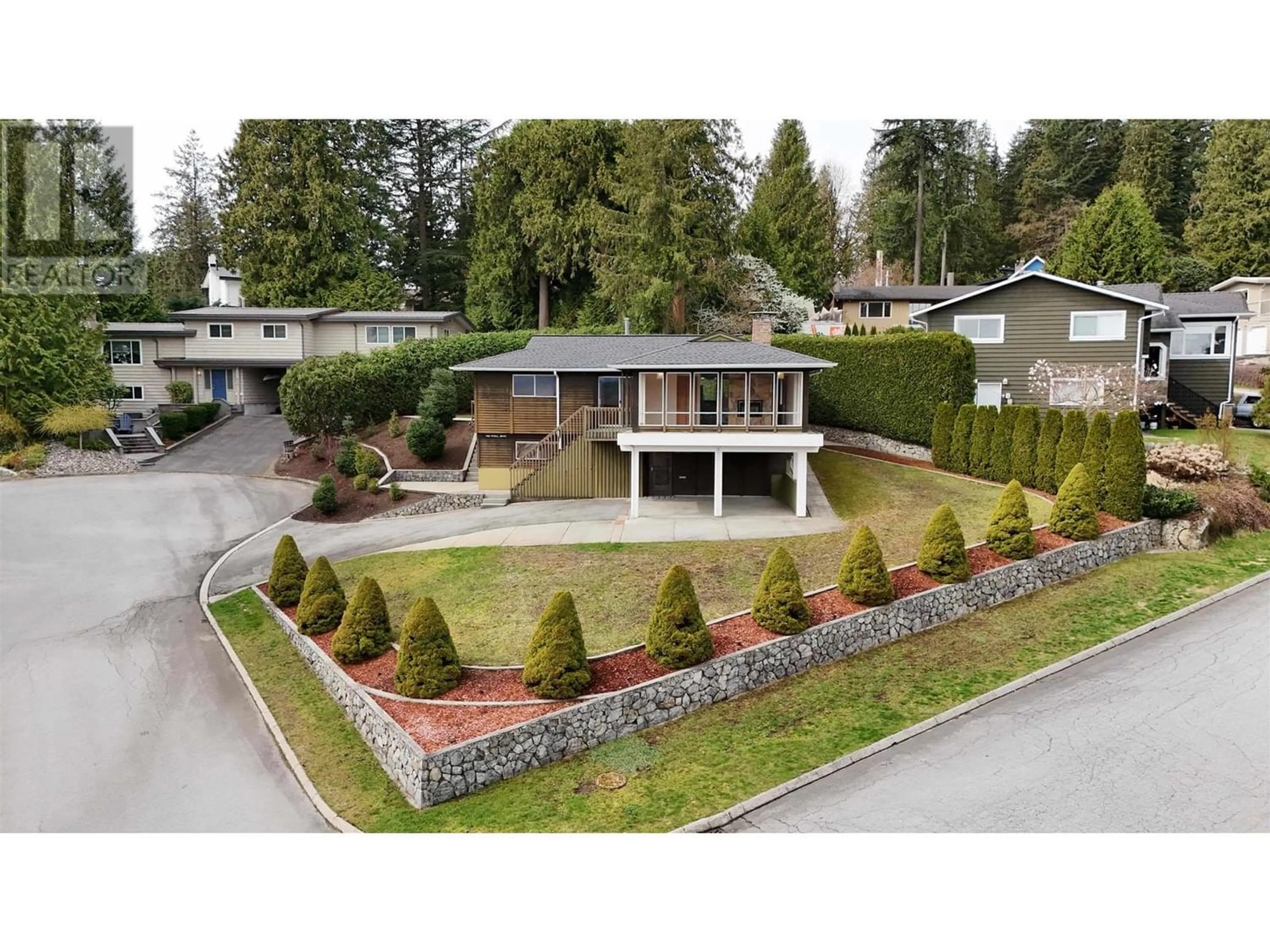 Frontside or backside of a home for 466 MCGILL DRIVE, Port Moody British Columbia V3H1T9
