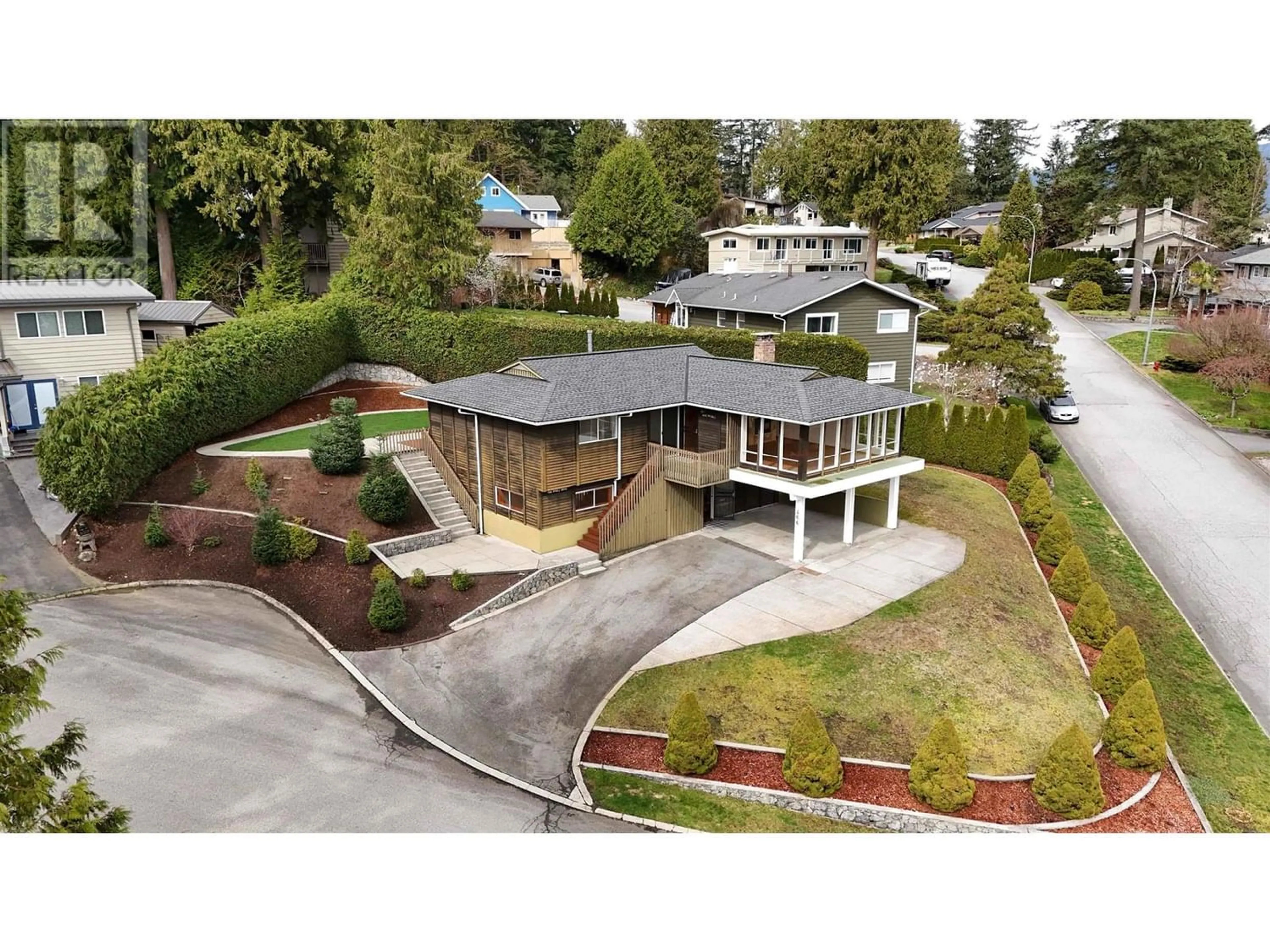 Frontside or backside of a home for 466 MCGILL DRIVE, Port Moody British Columbia V3H1T9