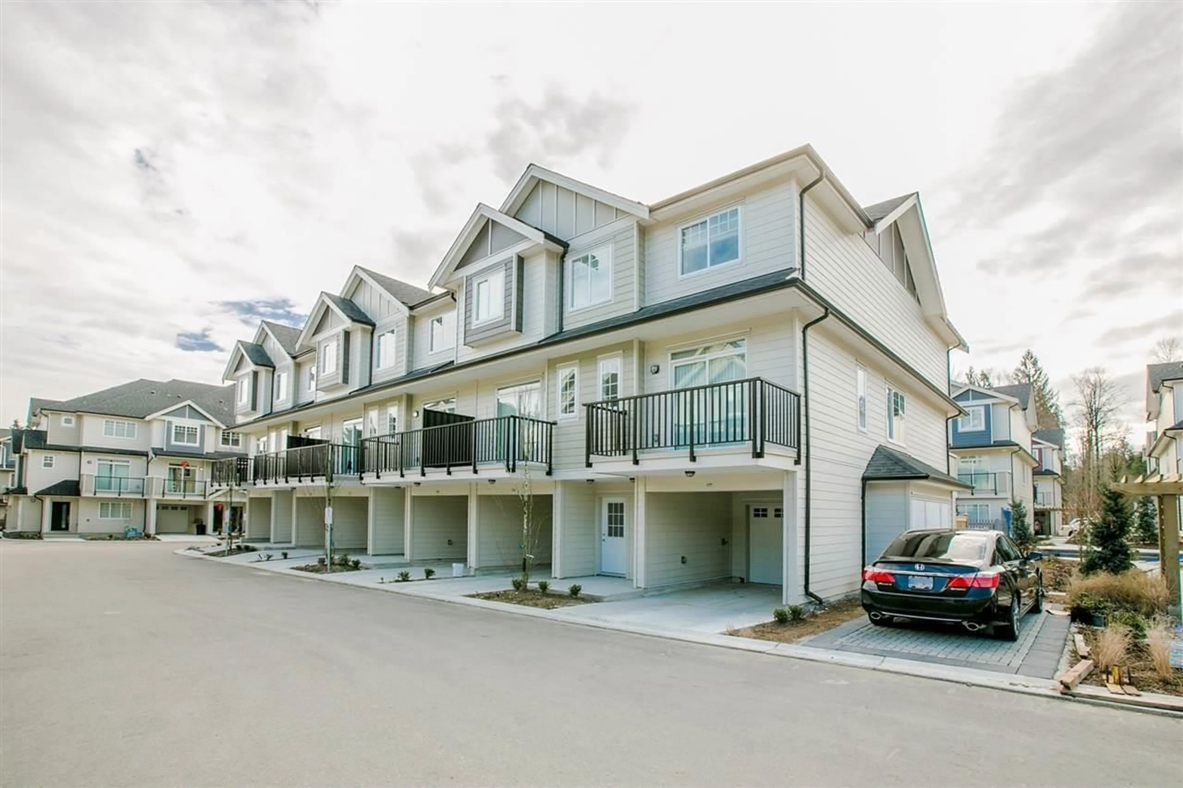 A pic from exterior of the house or condo for 176 13898 64 AVENUE, Surrey British Columbia V3W1L6