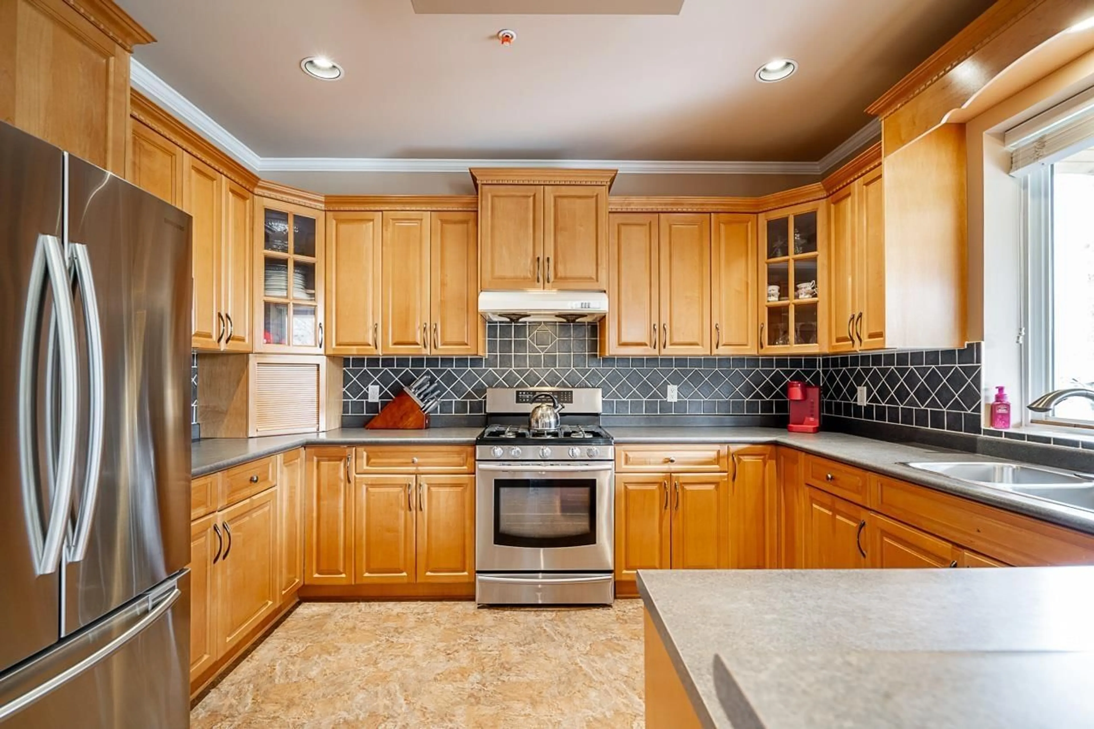 Kitchen for 6866 184A STREET, Surrey British Columbia V3S9H9