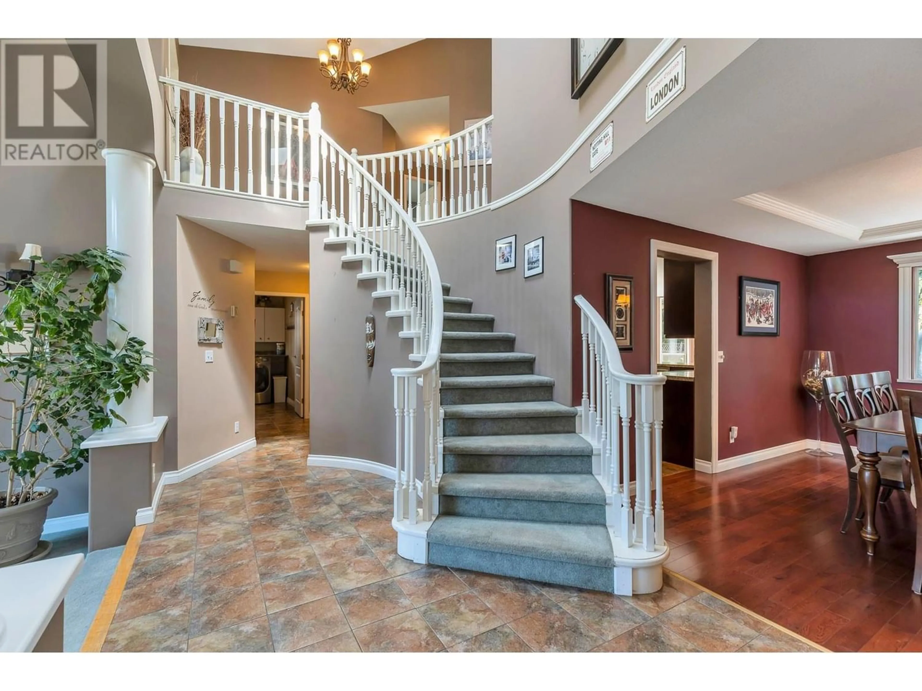 Indoor foyer for 2805 LUPINE COURT, Coquitlam British Columbia V3E2S4