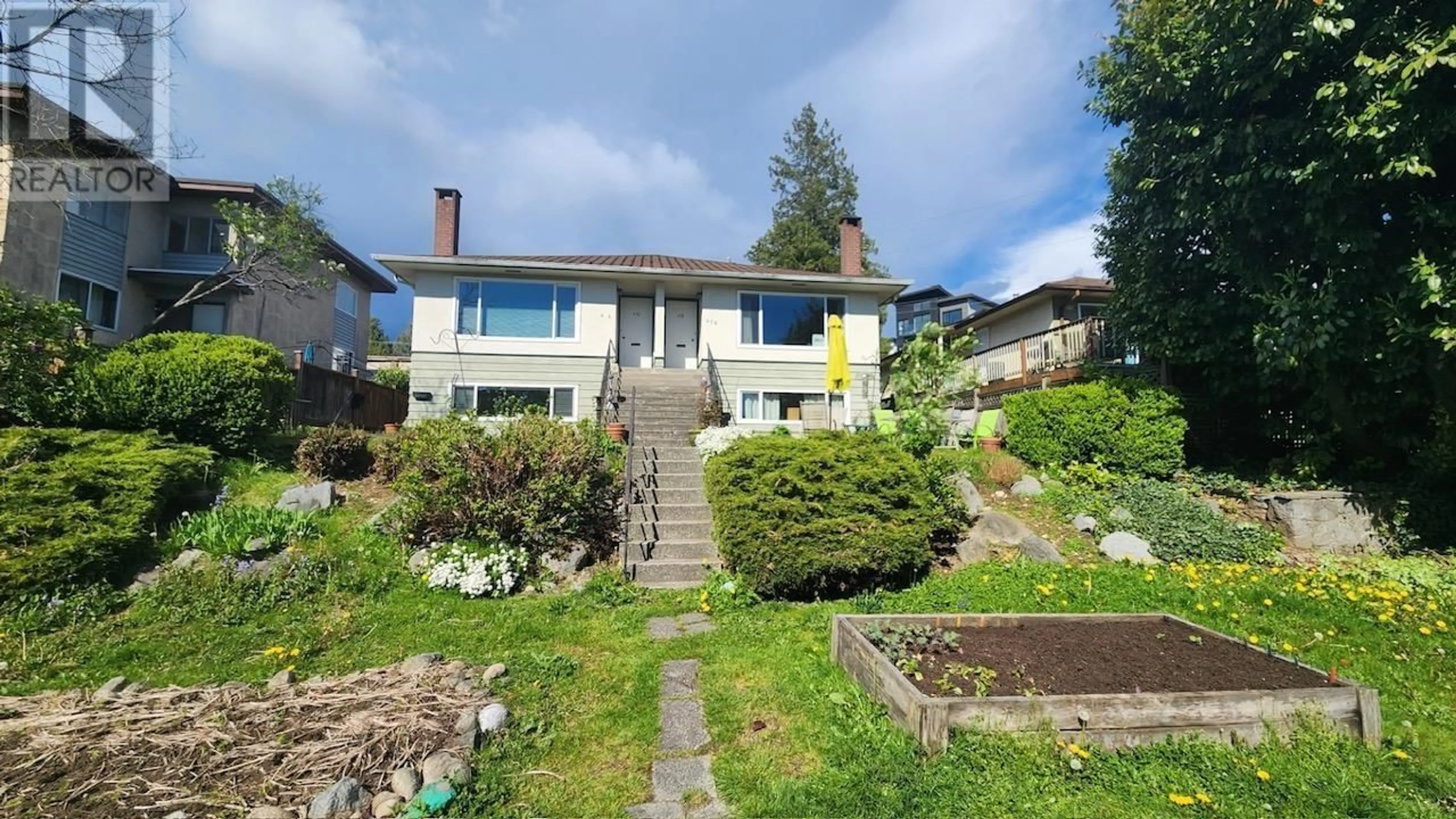 A pic from outside/outdoor area/front of a property/back of a property/a pic from drone, unknown for 478 1ST STREET, North Vancouver British Columbia V7L1B7