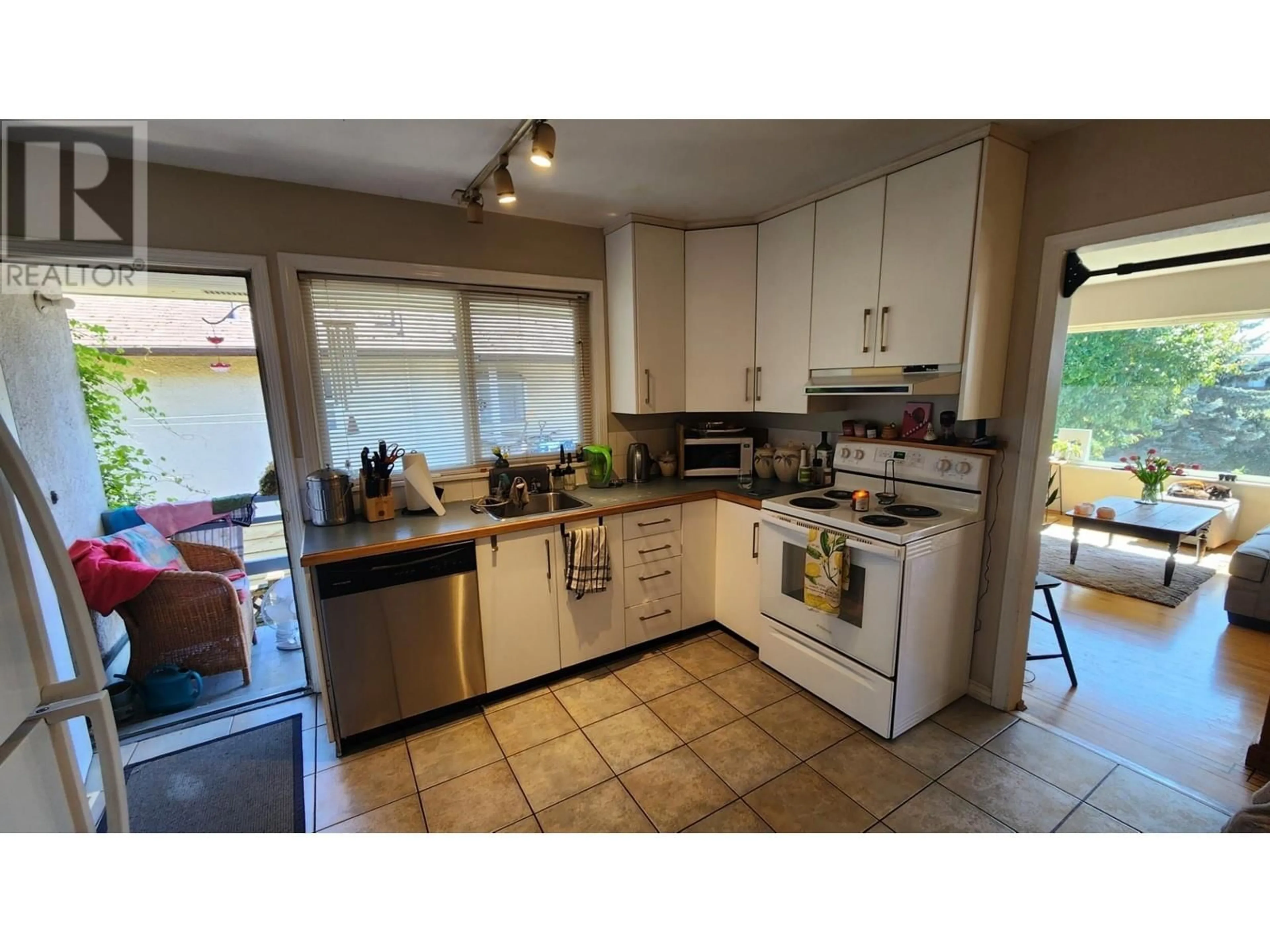 Standard kitchen, unknown for 478 1ST STREET, North Vancouver British Columbia V7L1B7