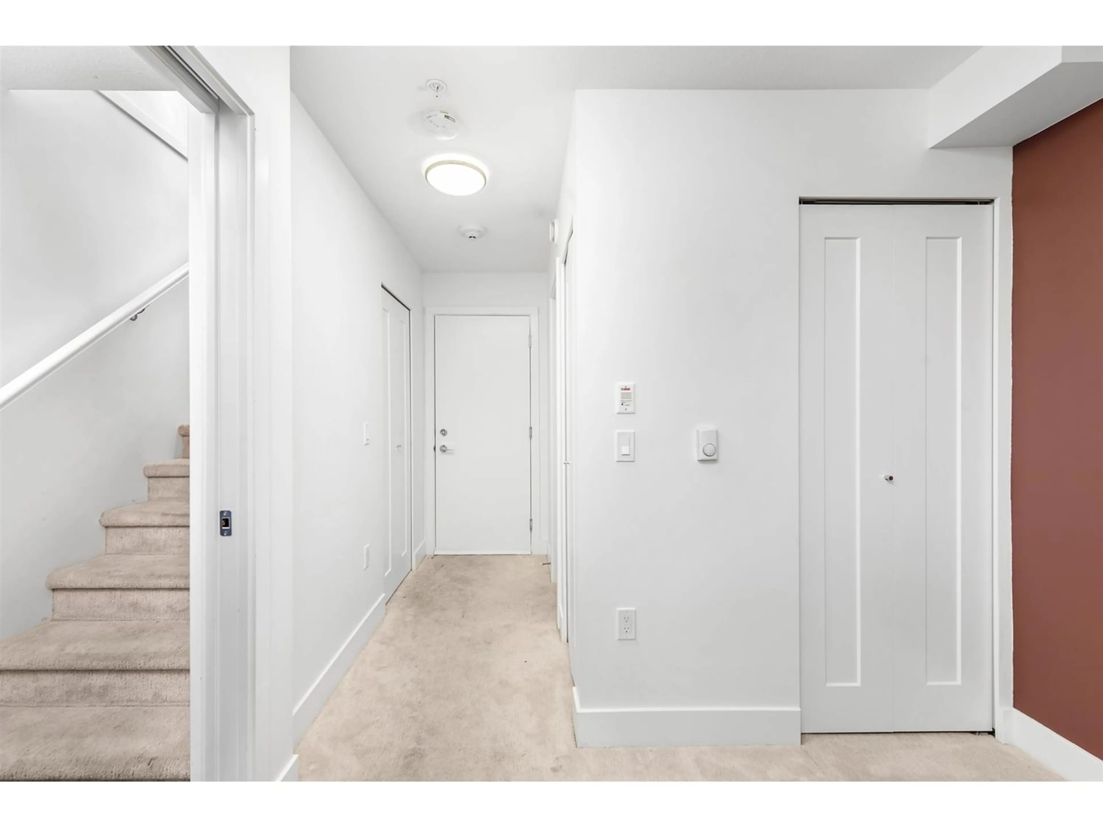 Indoor entryway for 45 15775 MOUNTAIN VIEW DRIVE, Surrey British Columbia V3Z0W7