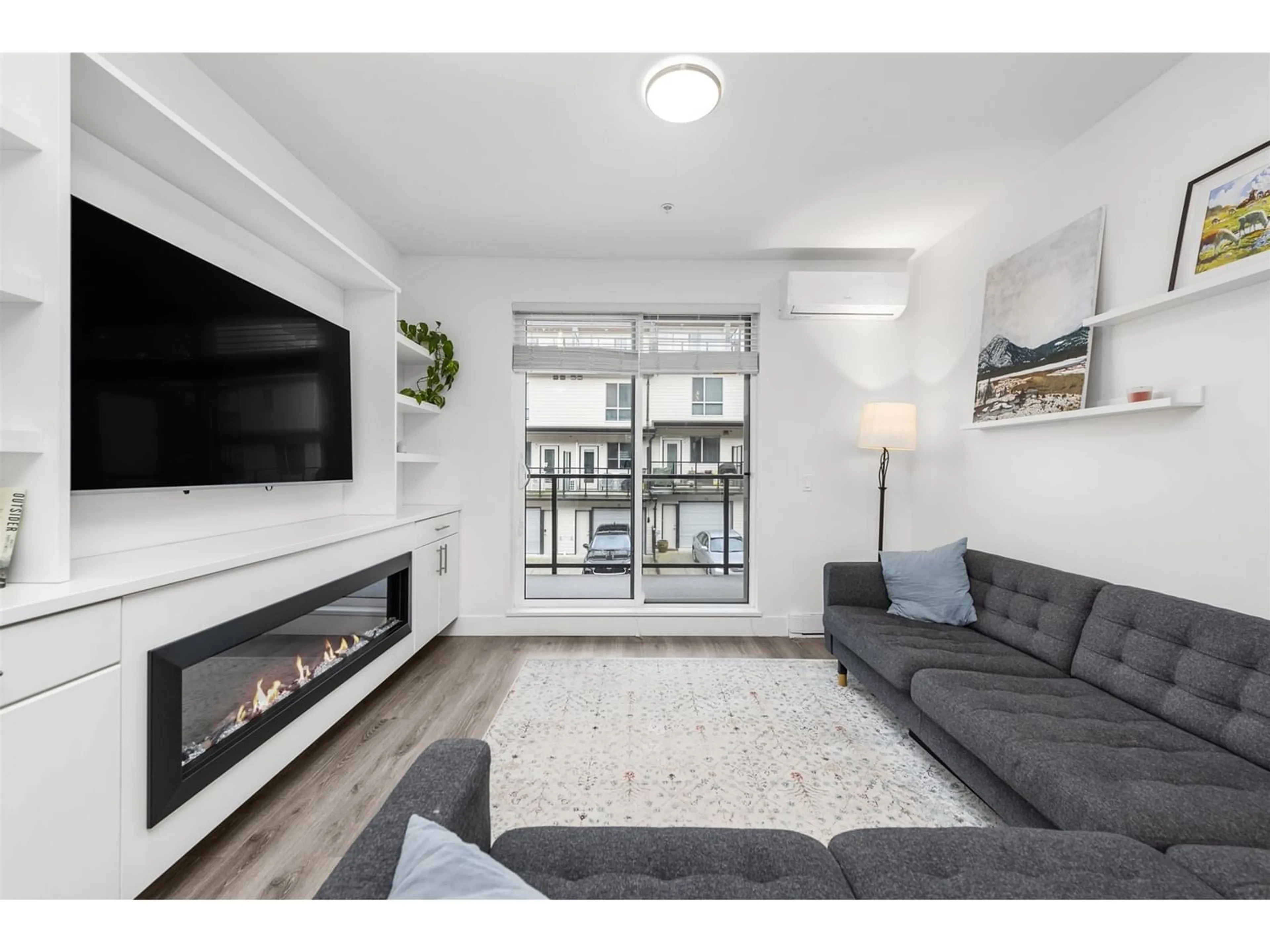 Living room for 45 15775 MOUNTAIN VIEW DRIVE, Surrey British Columbia V3Z0W7