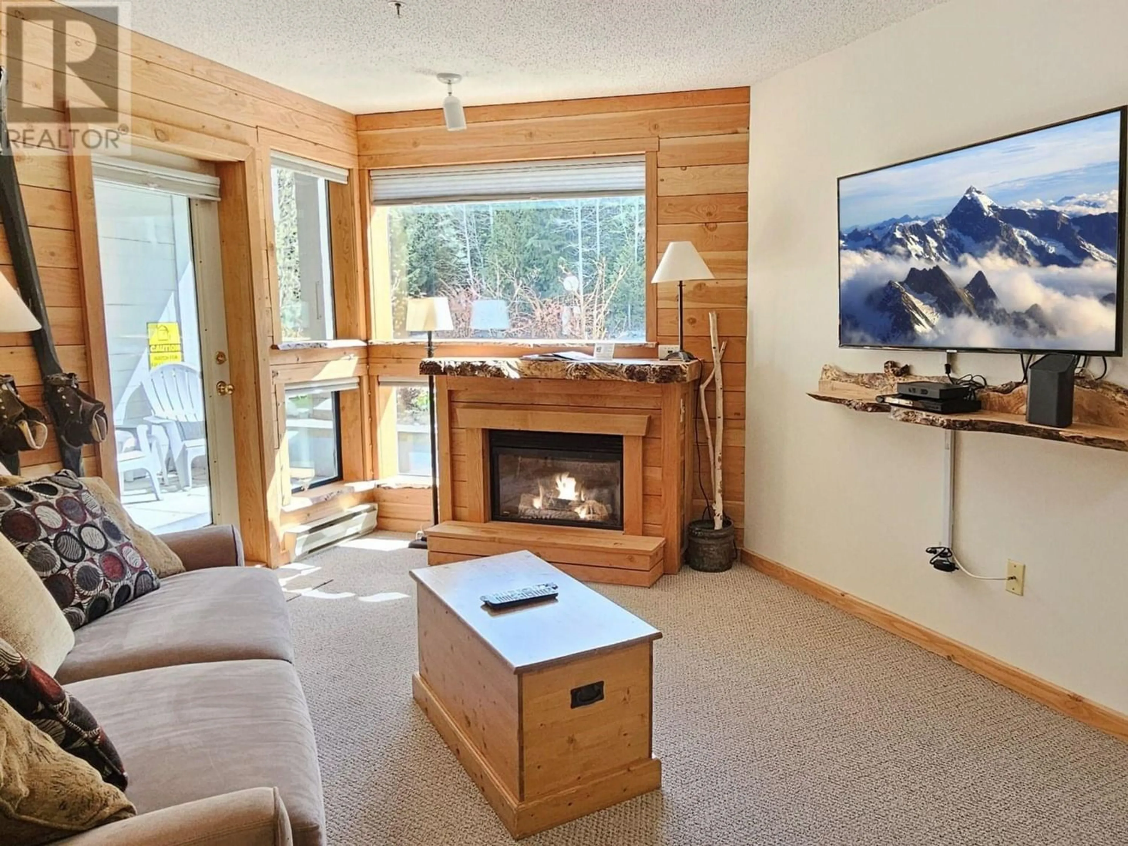 Living room for 229 4905 SPEARHEAD PLACE, Whistler British Columbia V0N1B4
