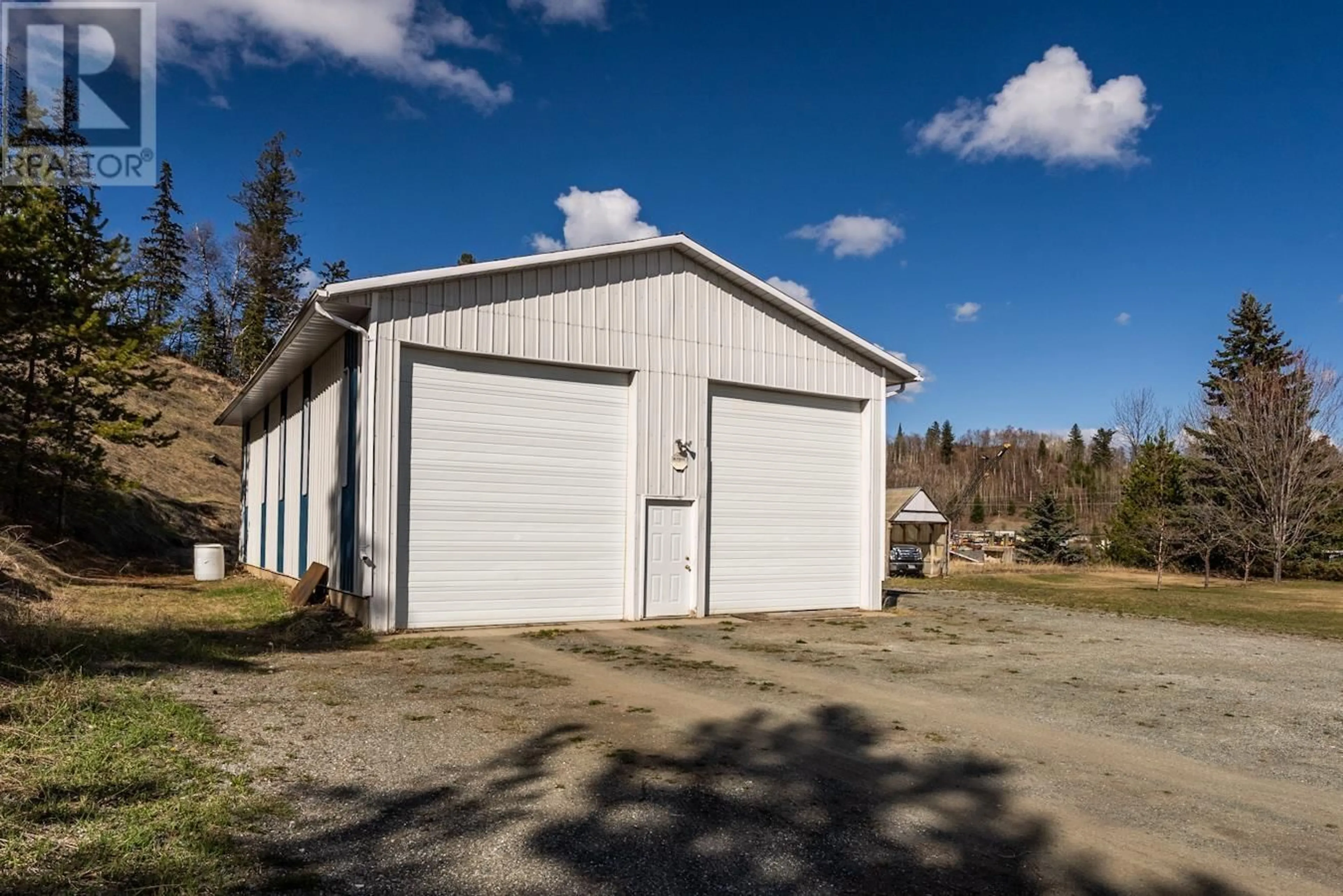 Indoor garage for 2436 W KNELL ROAD, Prince George British Columbia V2K1S3