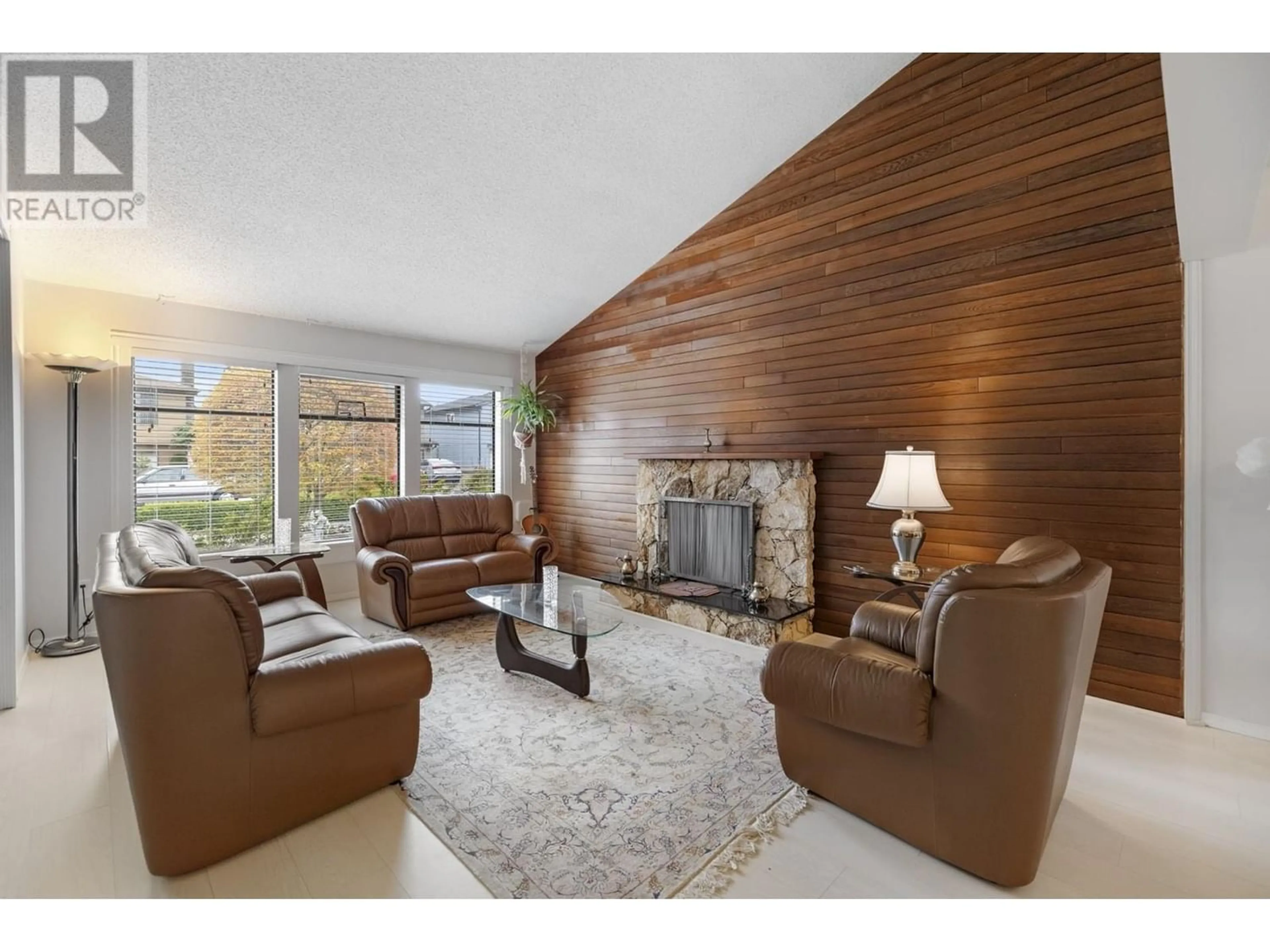 Living room for 3227 HARWOOD AVENUE, Coquitlam British Columbia V3E1T7