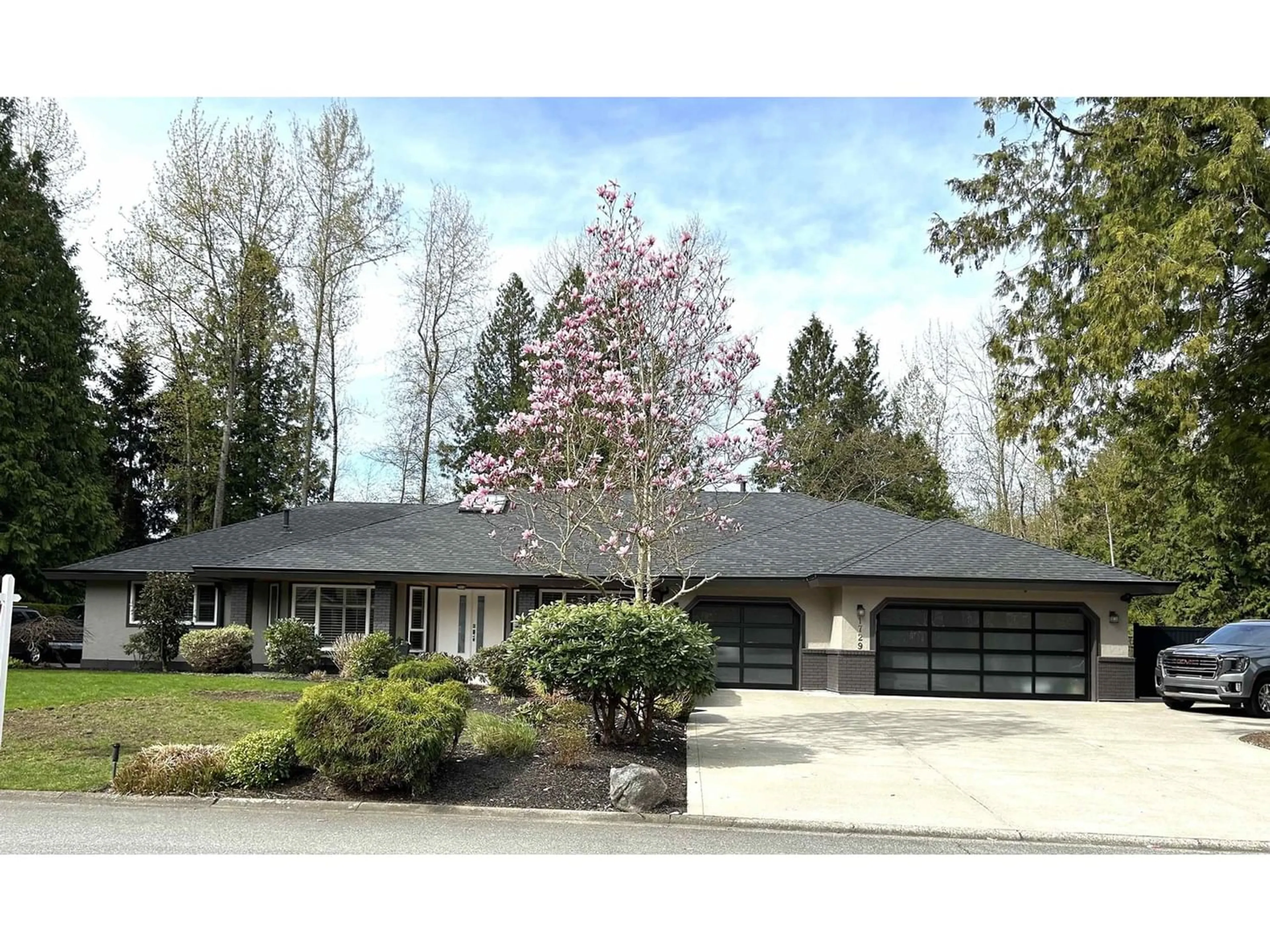 Frontside or backside of a home for 1729 137A STREET, Surrey British Columbia V4A9E6