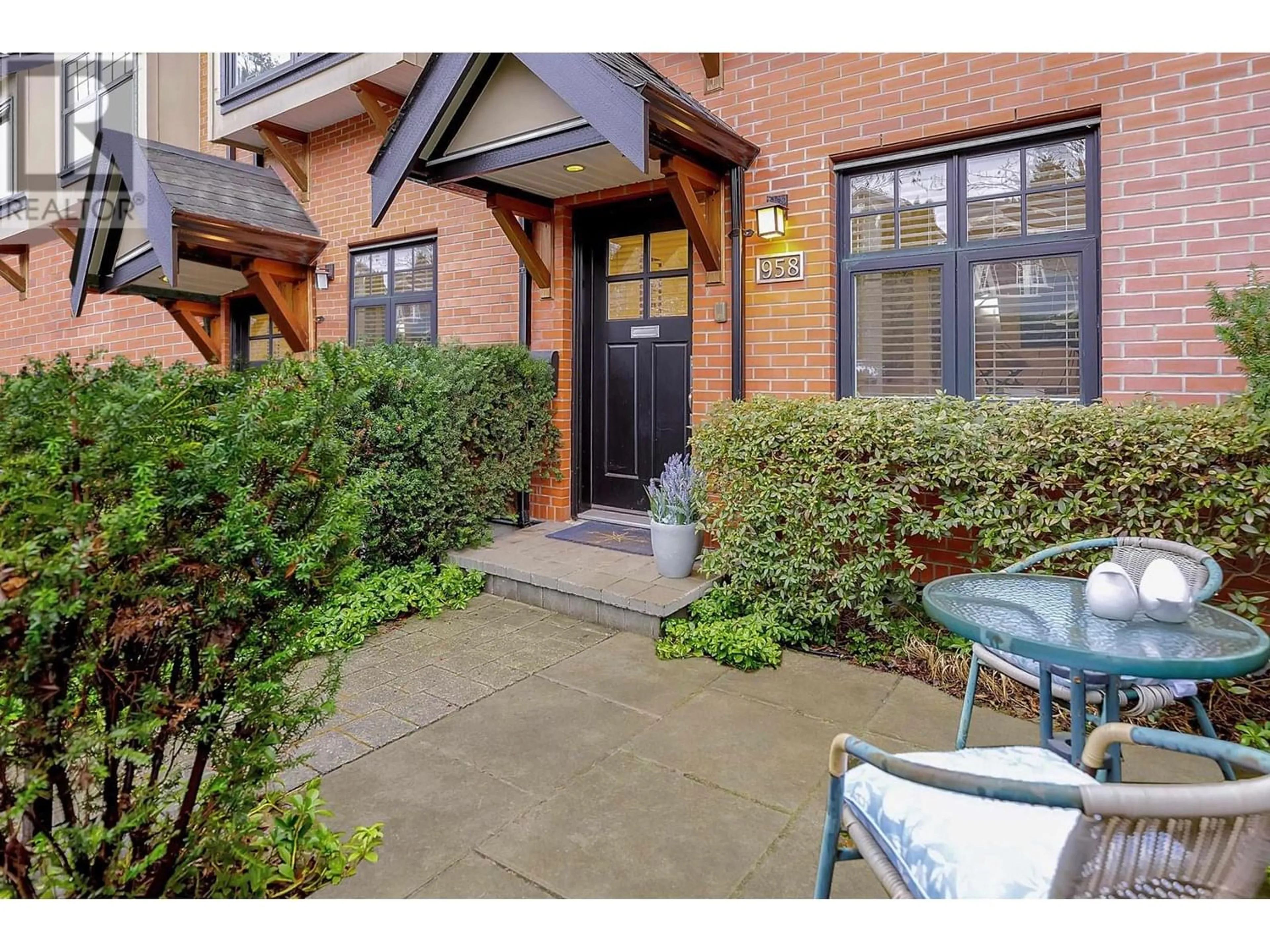 Home with brick exterior material for 958 W 15TH AVENUE, Vancouver British Columbia V5Z1R9