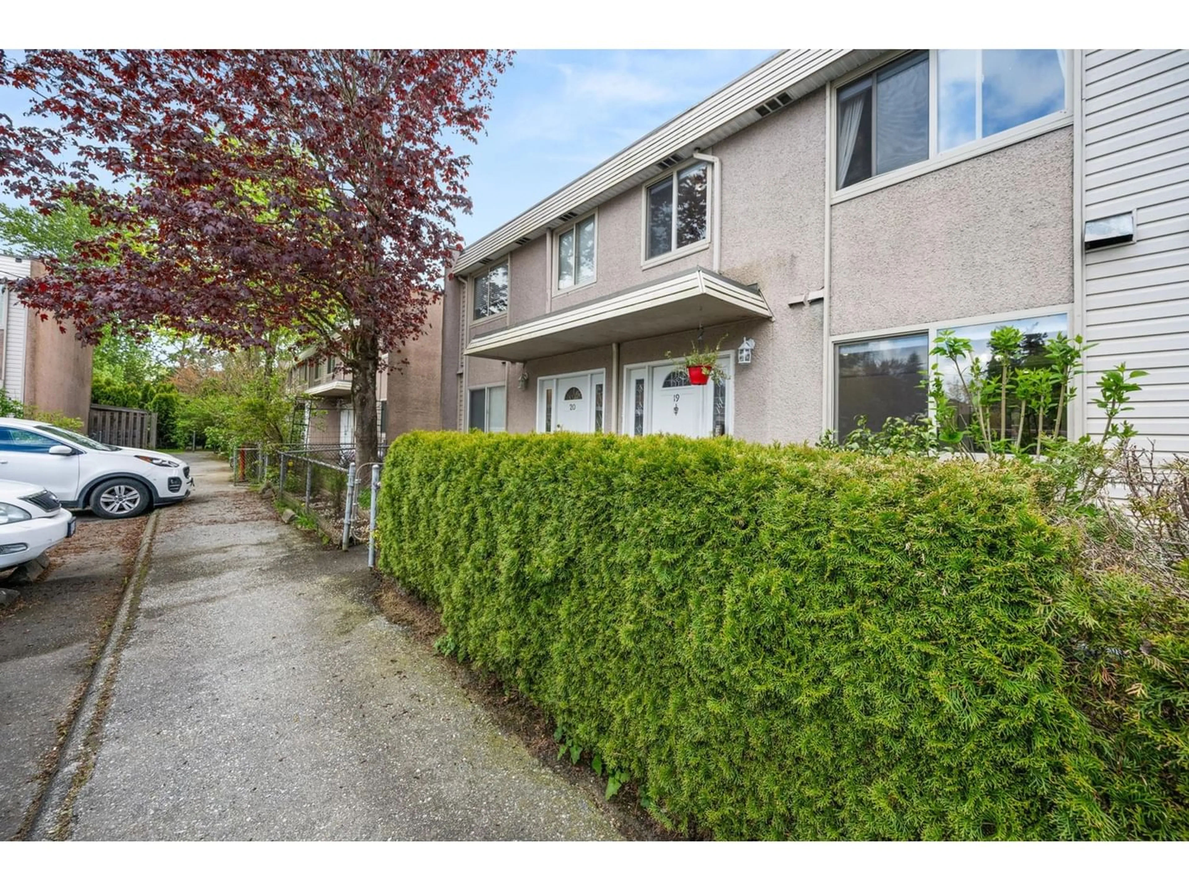 A pic from exterior of the house or condo for 19 27090 32 AVENUE, Langley British Columbia V4W3T7