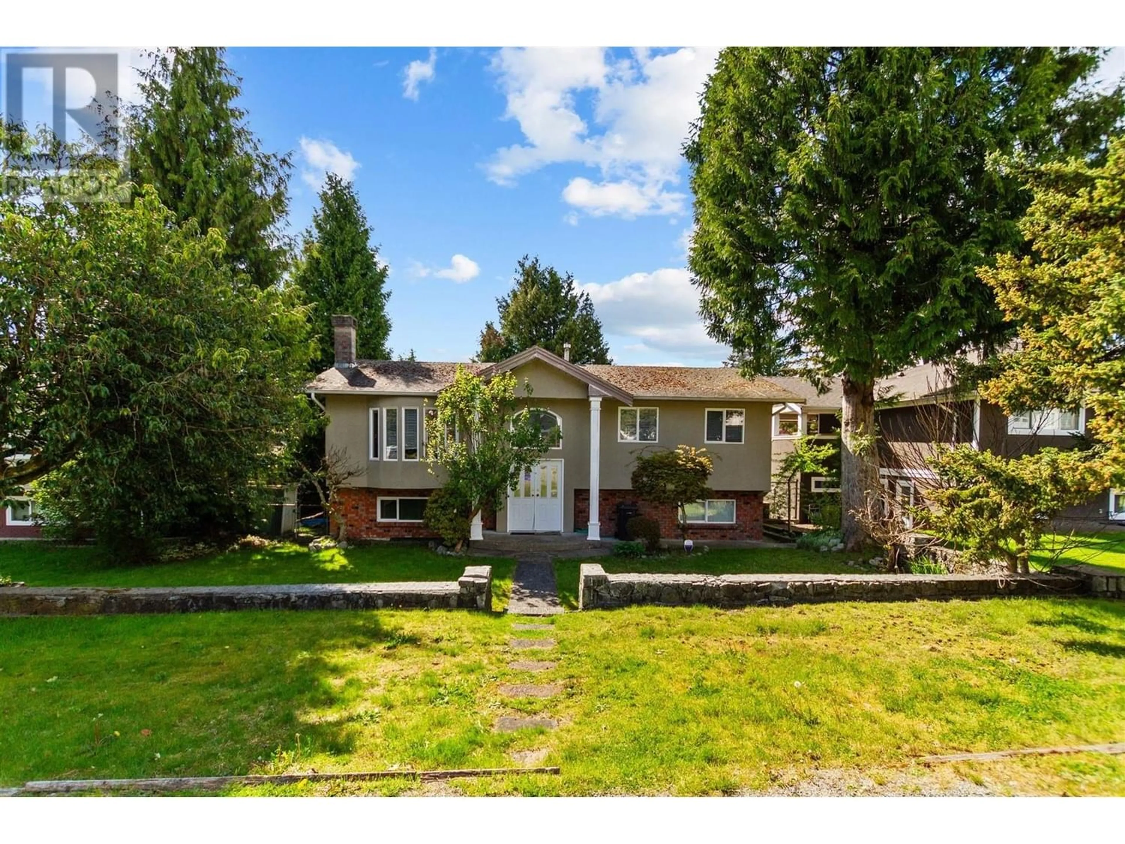 Frontside or backside of a home for 668 MACINTOSH STREET, Coquitlam British Columbia V3J4Y5
