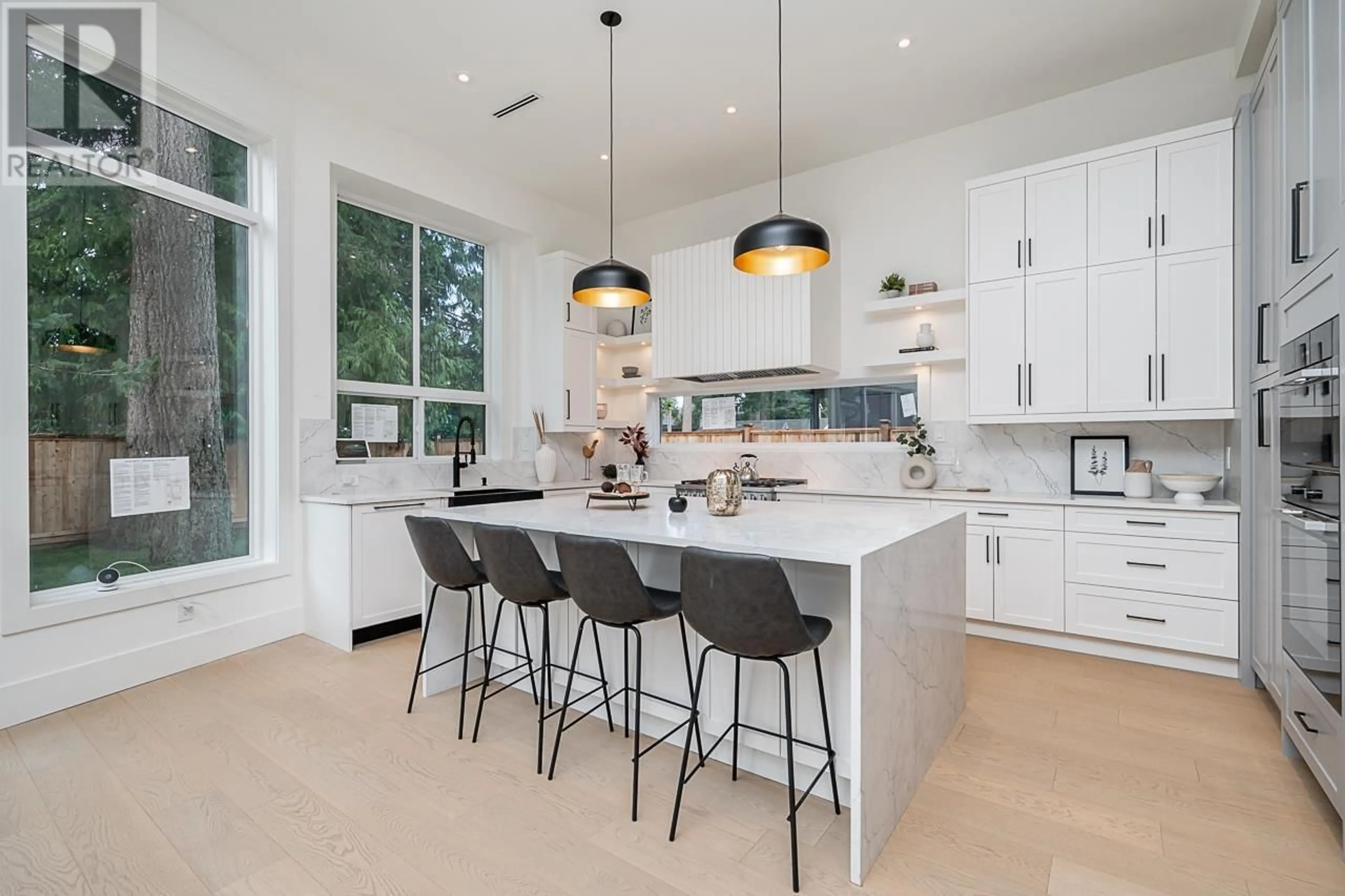 Contemporary kitchen for 1519 BRAID ROAD, Tsawwassen British Columbia V4L1T2