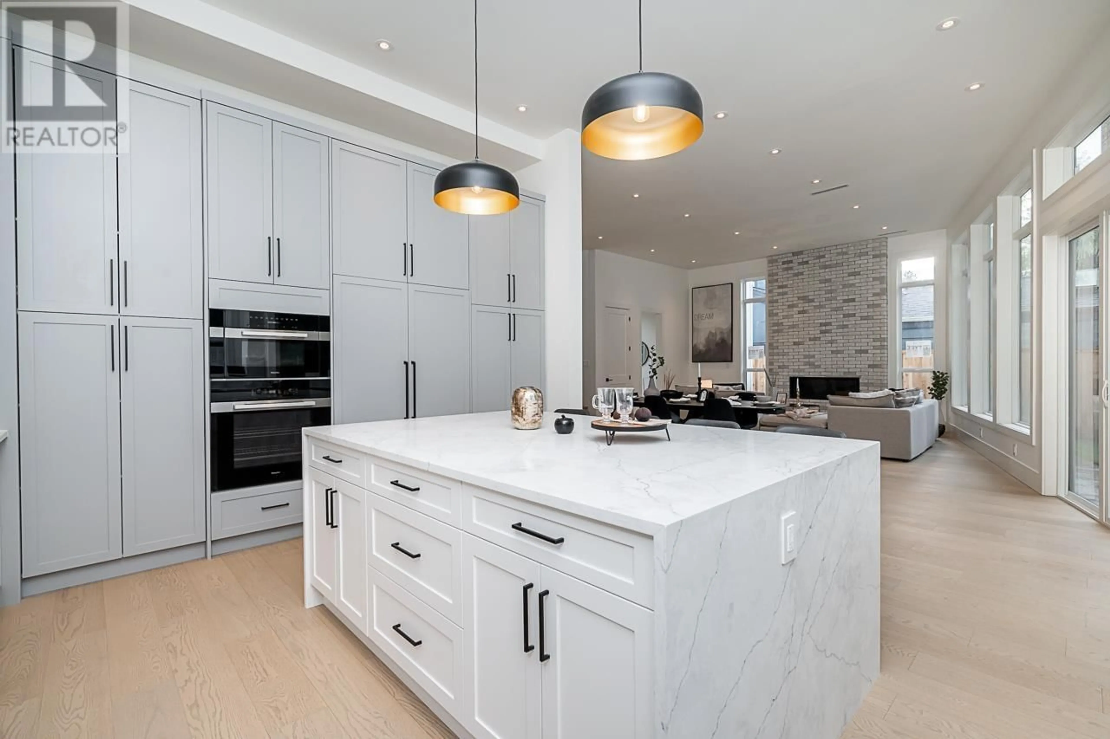 Contemporary kitchen for 1519 BRAID ROAD, Tsawwassen British Columbia V4L1T2