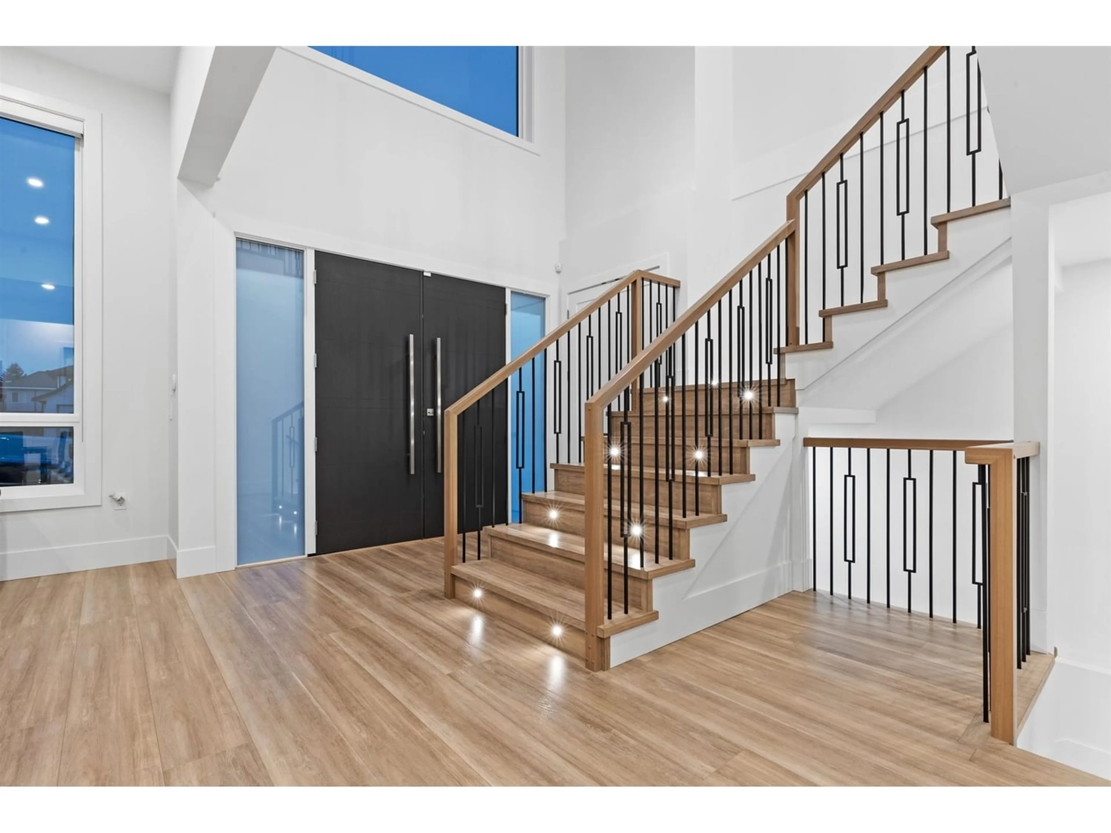 Indoor foyer for 17030 79A AVENUE, Surrey British Columbia V4N0C6