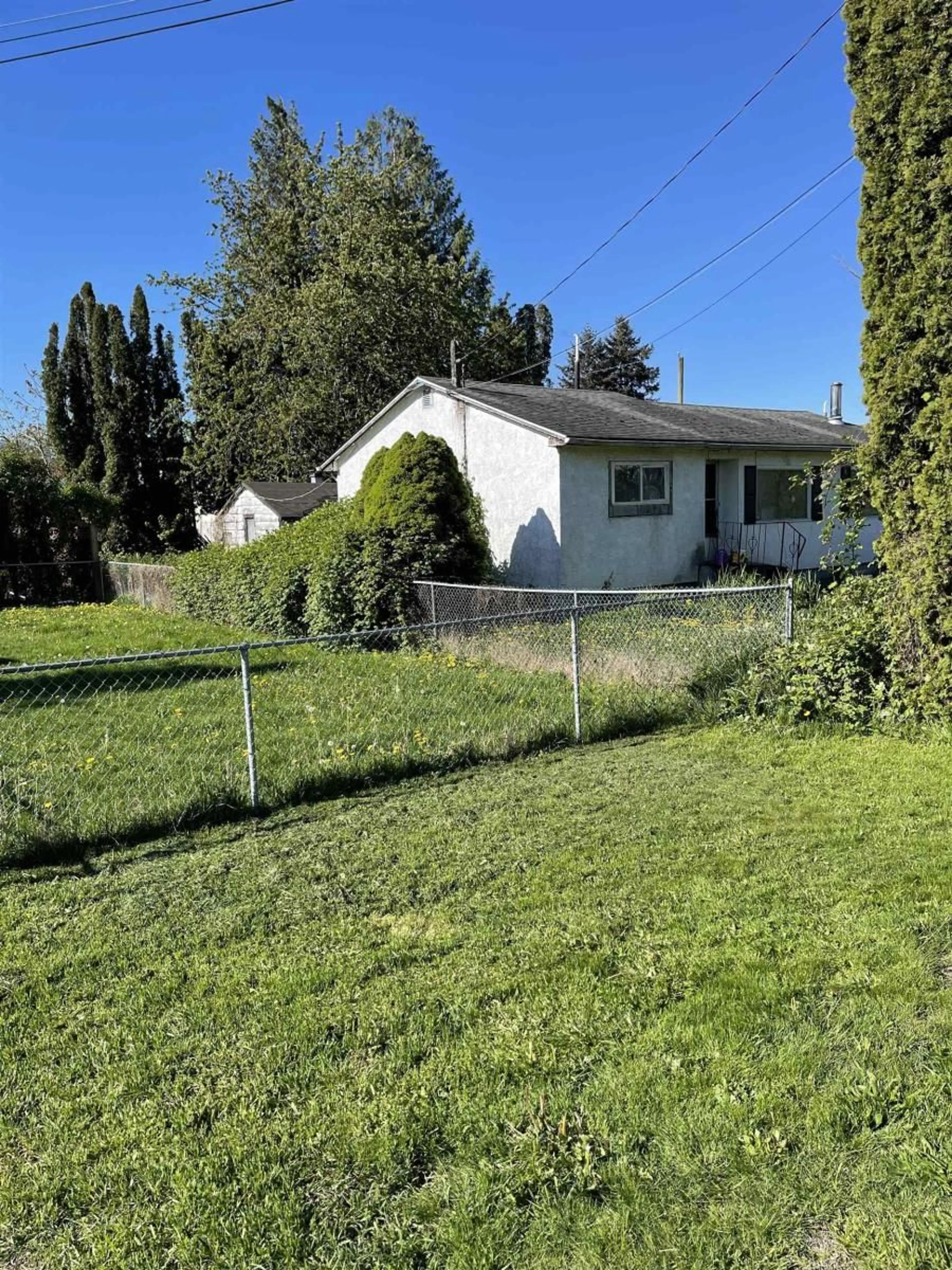 Fenced yard for 46570 BROOKS AVENUE, Chilliwack British Columbia V2P1C8