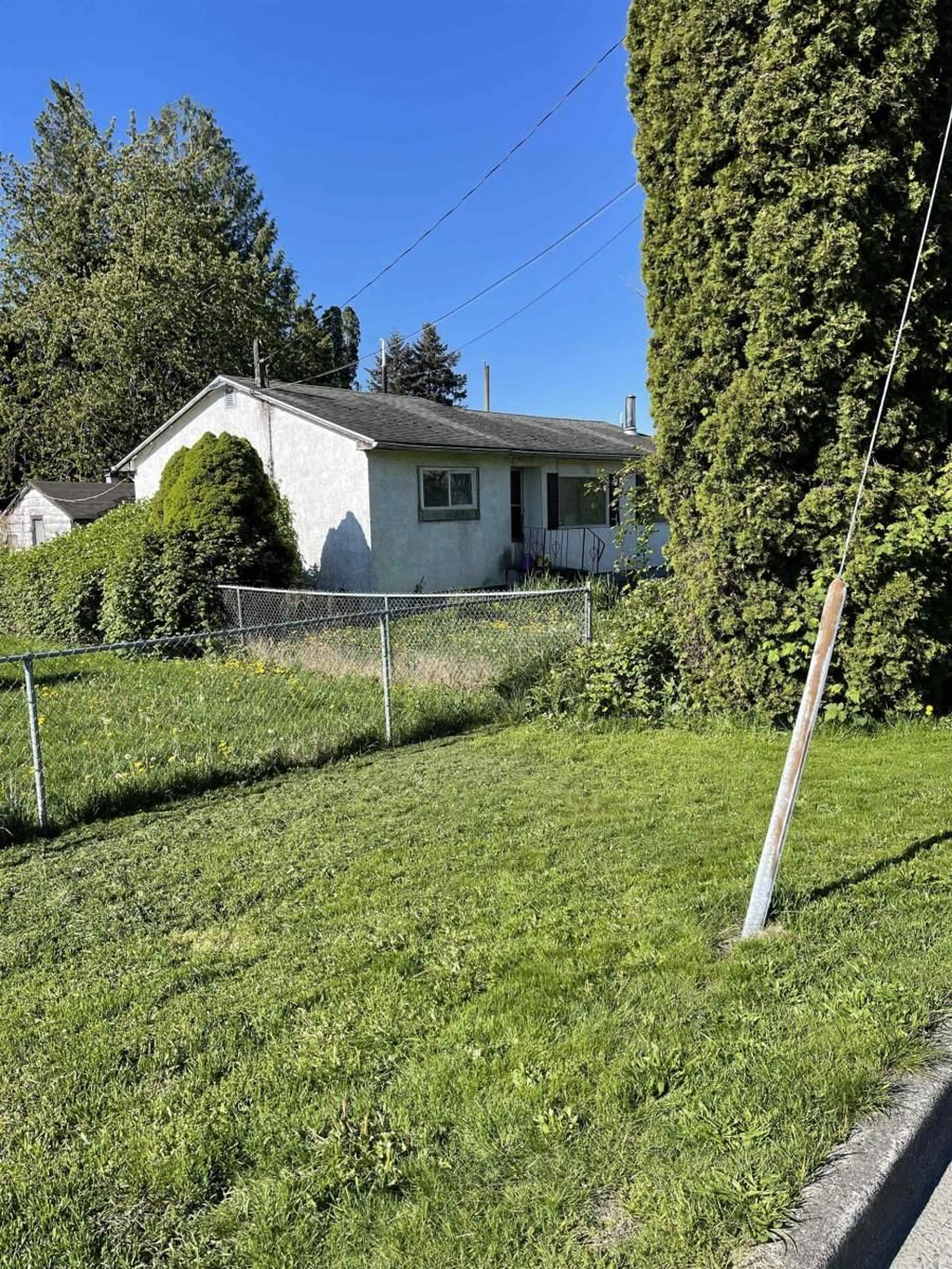 Fenced yard for 46570 BROOKS AVENUE, Chilliwack British Columbia V2P1C8