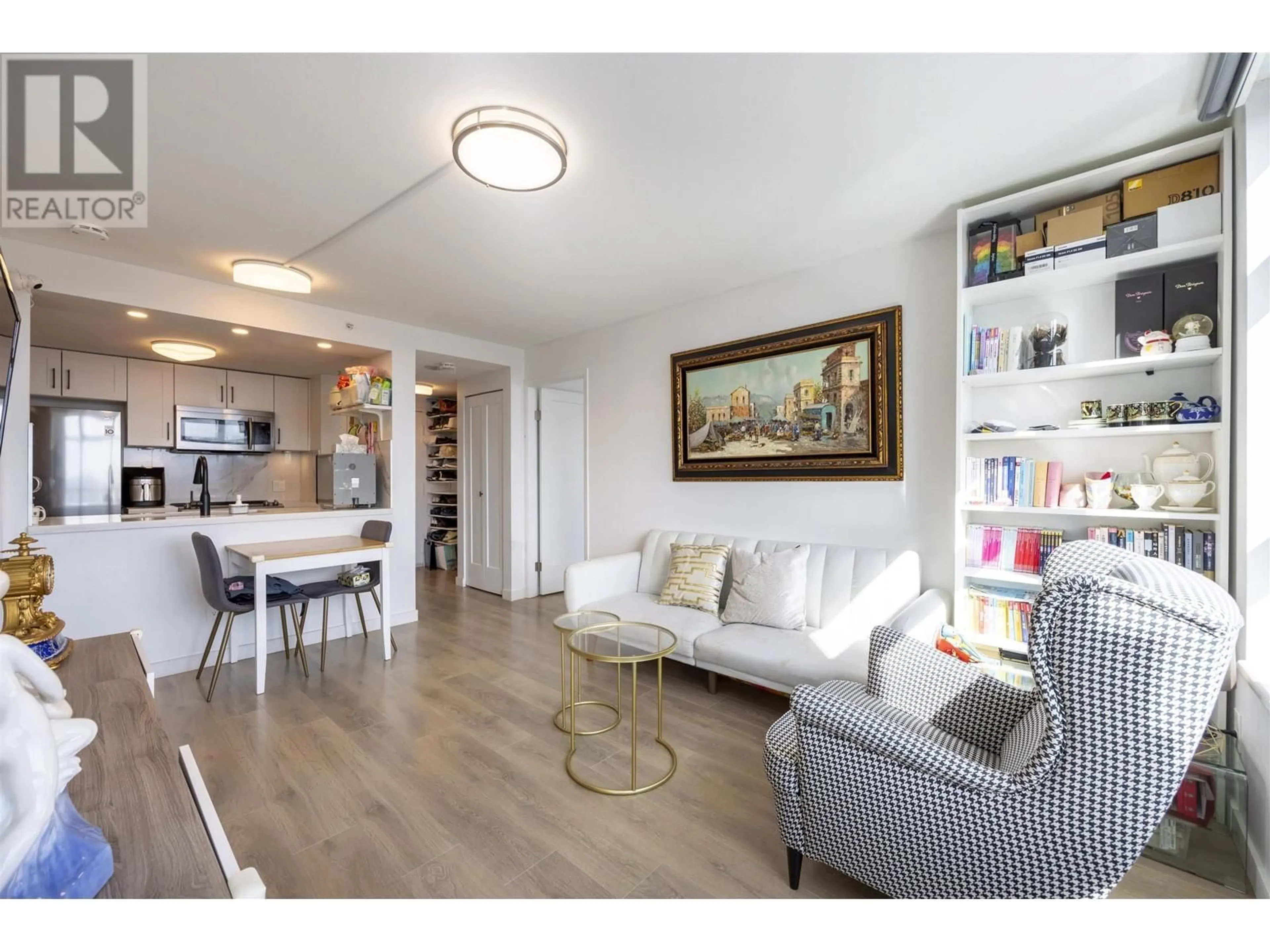 Living room with furniture, wood/laminate floor for 2508 - 438 SEYMOUR STREET, Vancouver British Columbia V6B6H4