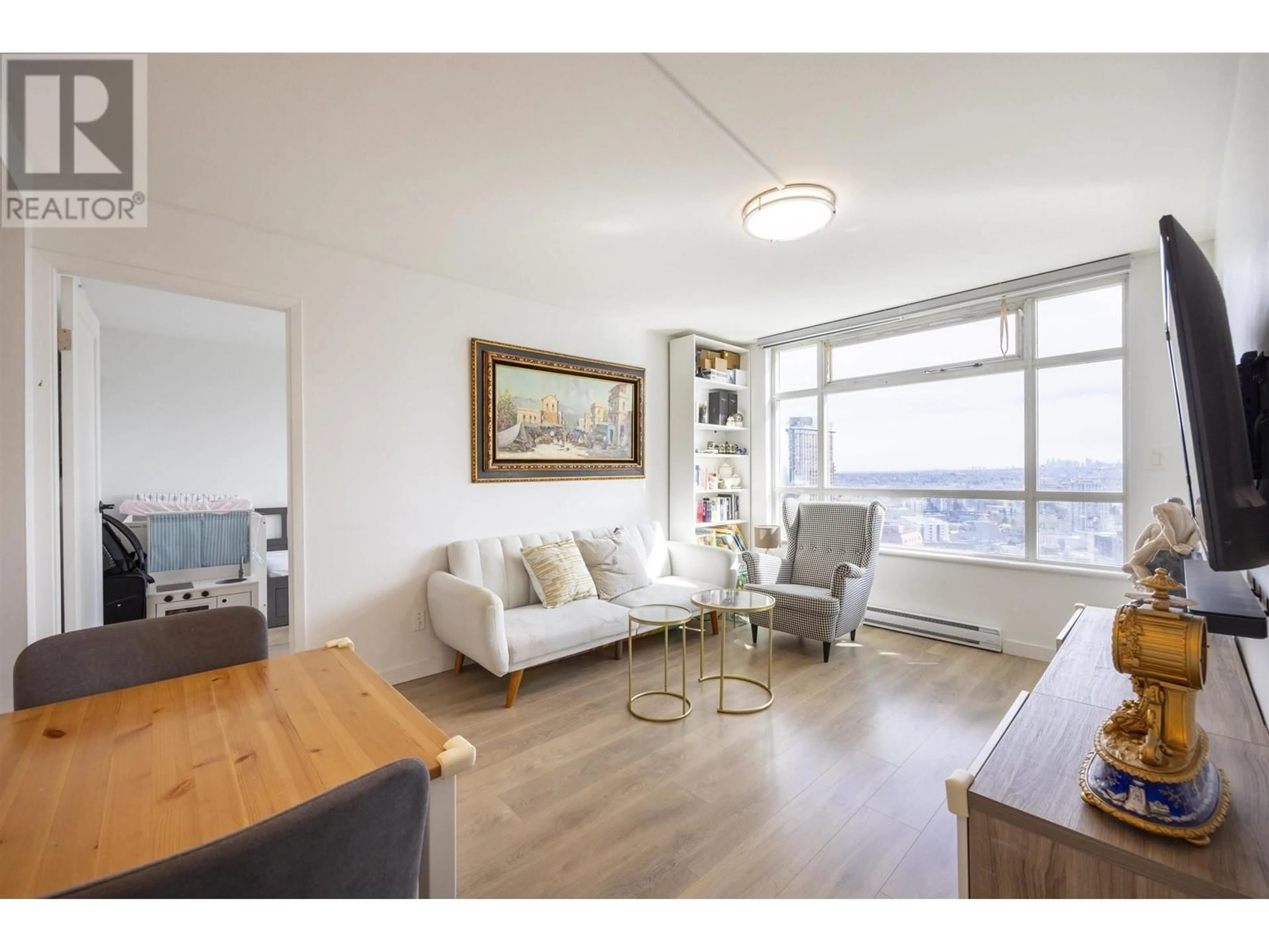 Living room with furniture, wood/laminate floor for 2508 - 438 SEYMOUR STREET, Vancouver British Columbia V6B6H4